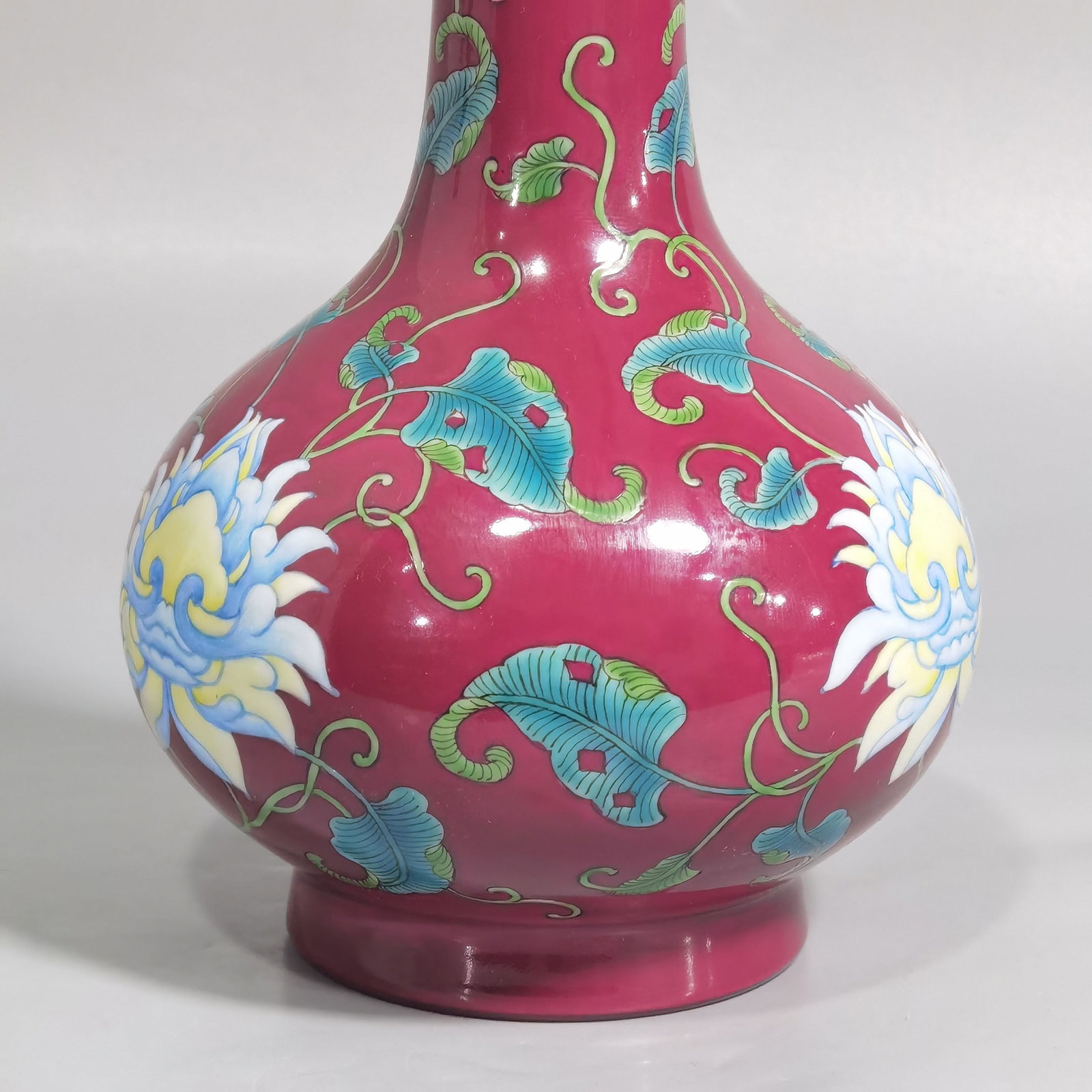 An Exquisite Enamel Ruby Red-Glazed Lotus Pattern Vase - 5
