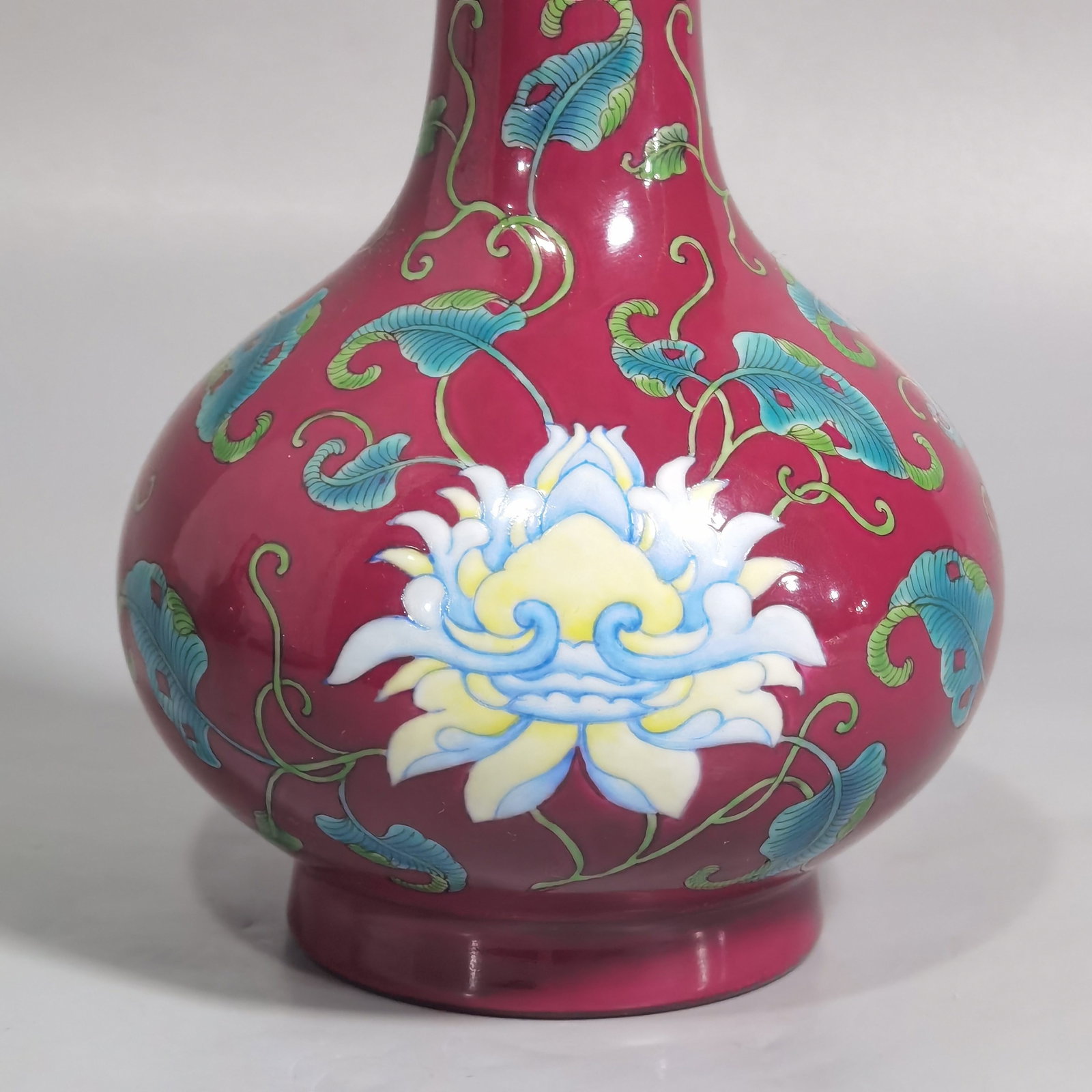 An Exquisite Enamel Ruby Red-Glazed Lotus Pattern Vase - 6