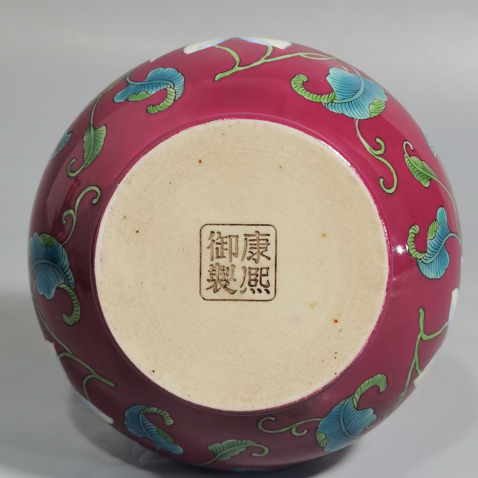 An Exquisite Enamel Ruby Red-Glazed Lotus Pattern Vase - 7