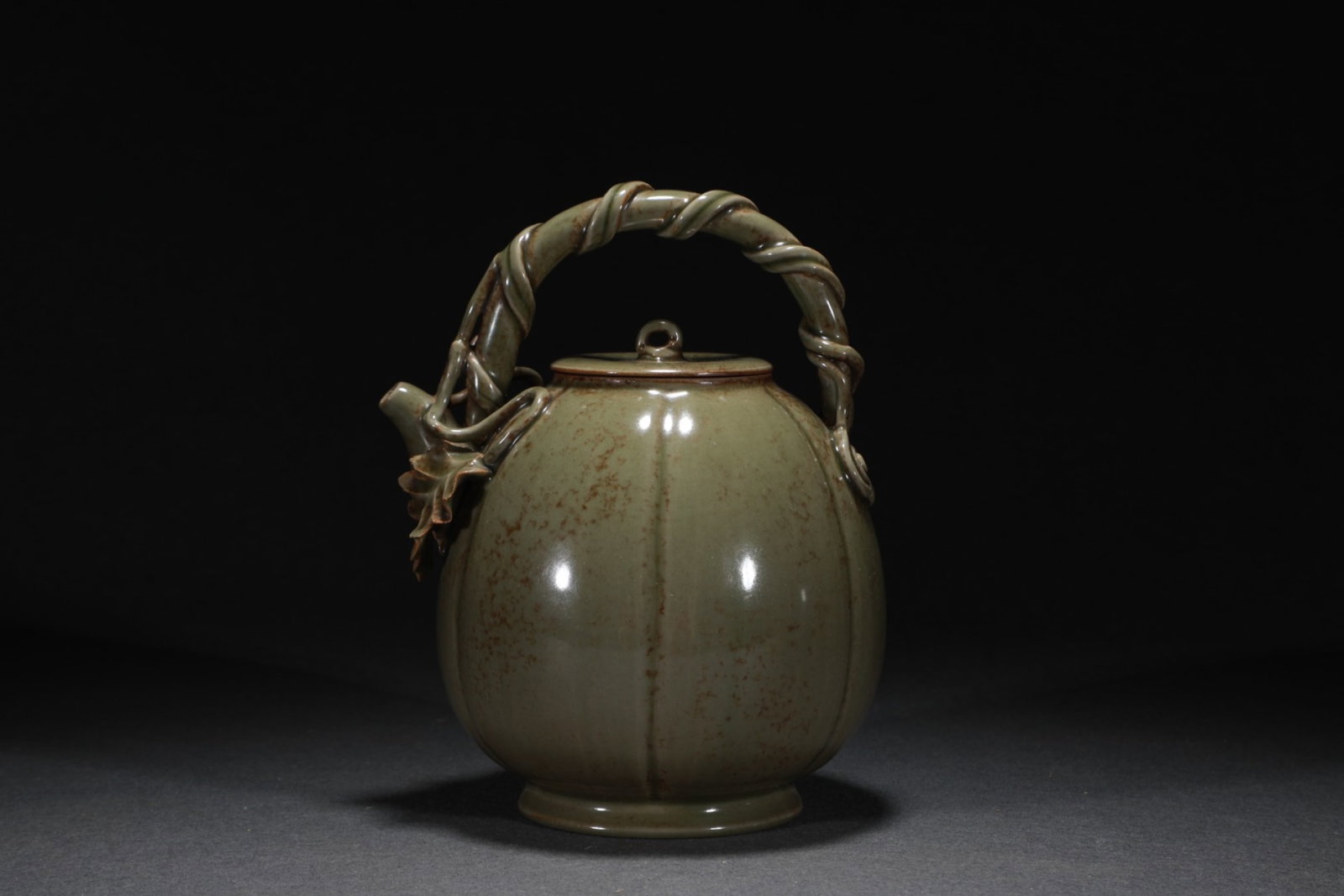 An Exquisite Yue yao Loop-Handled Pot - 2
