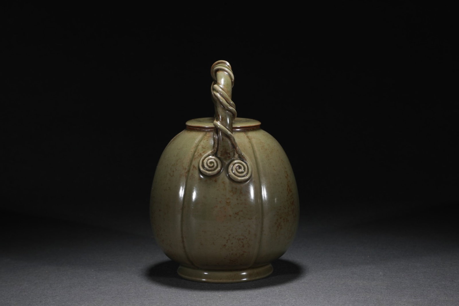 An Exquisite Yue yao Loop-Handled Pot - 7