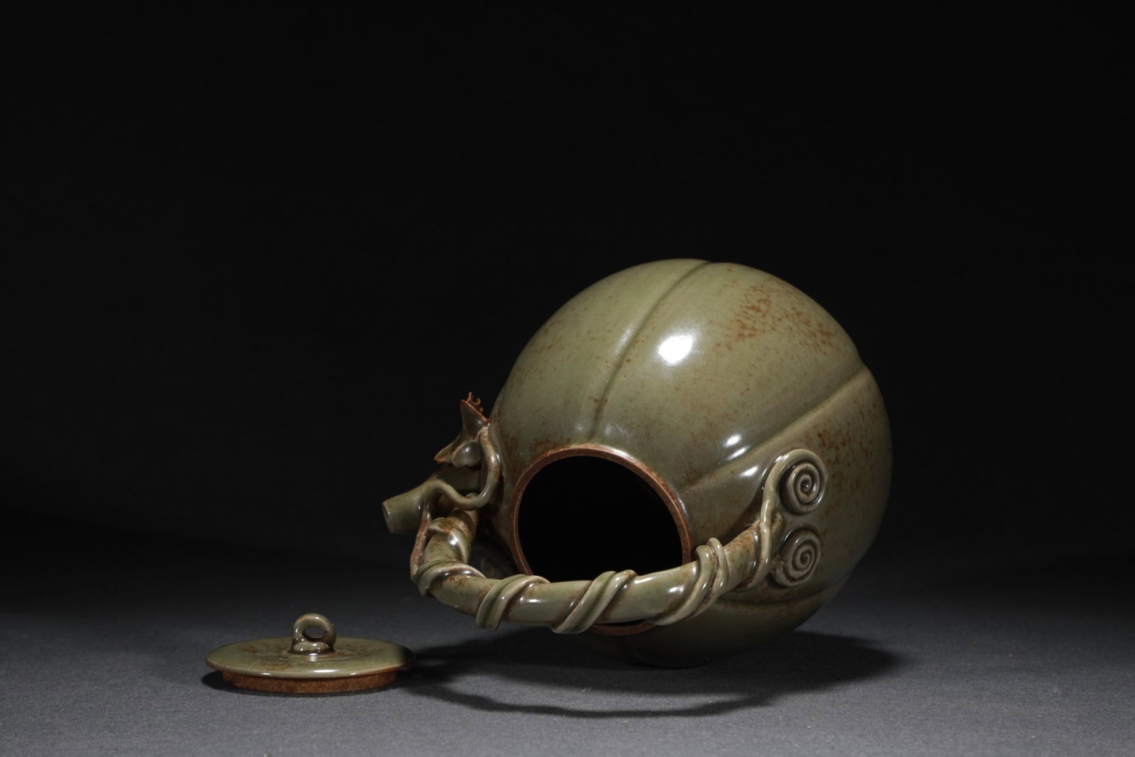 An Exquisite Yue yao Loop-Handled Pot - 8