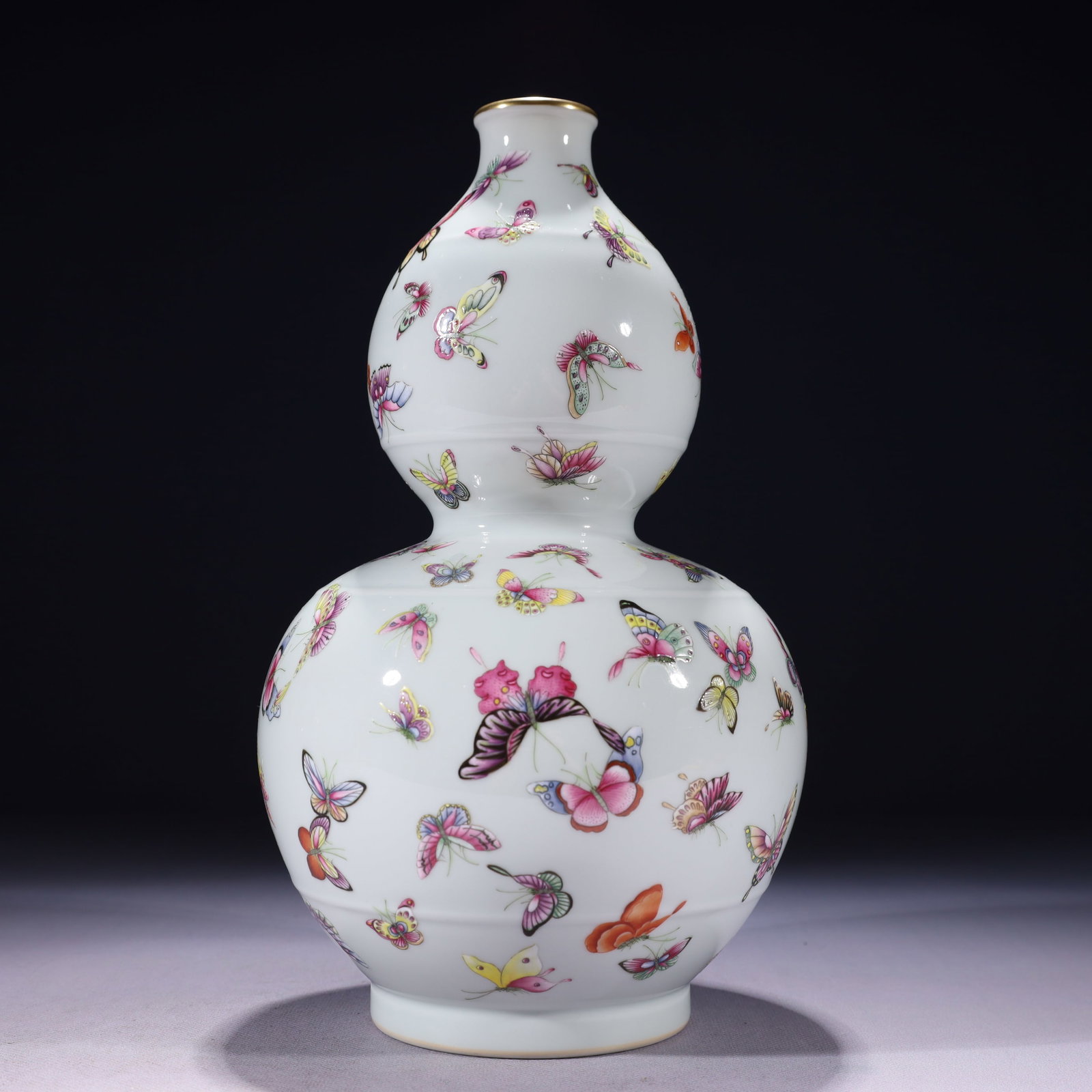 An Exquisite Famille-Rose Painted Gold Butterfly Pattern Gourd-Shaped Vase: An Exquisite Famille-Rose Painted Gold Butterfly Pattern Gourd-Shaped Vase,Qing Dynasty,China,Yongzheng Six-character Mark,Size:6.3inx11.8in,Weight:1600g