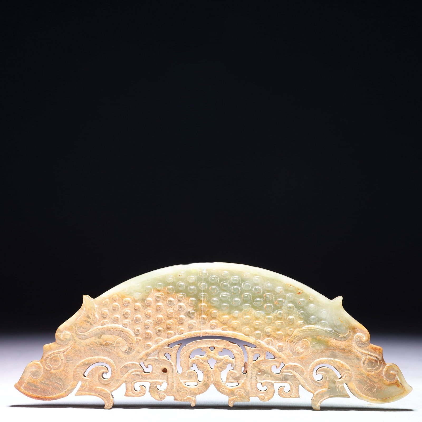 An Exquisite White Jade Dragon Pattern Ornament: An Exquisite White Jade Dragon Pattern Ornament,Qing Dynasty,China,Size:7.5inx2.8in,Weight:170.5g 白玉龙纹摆件,中国清代