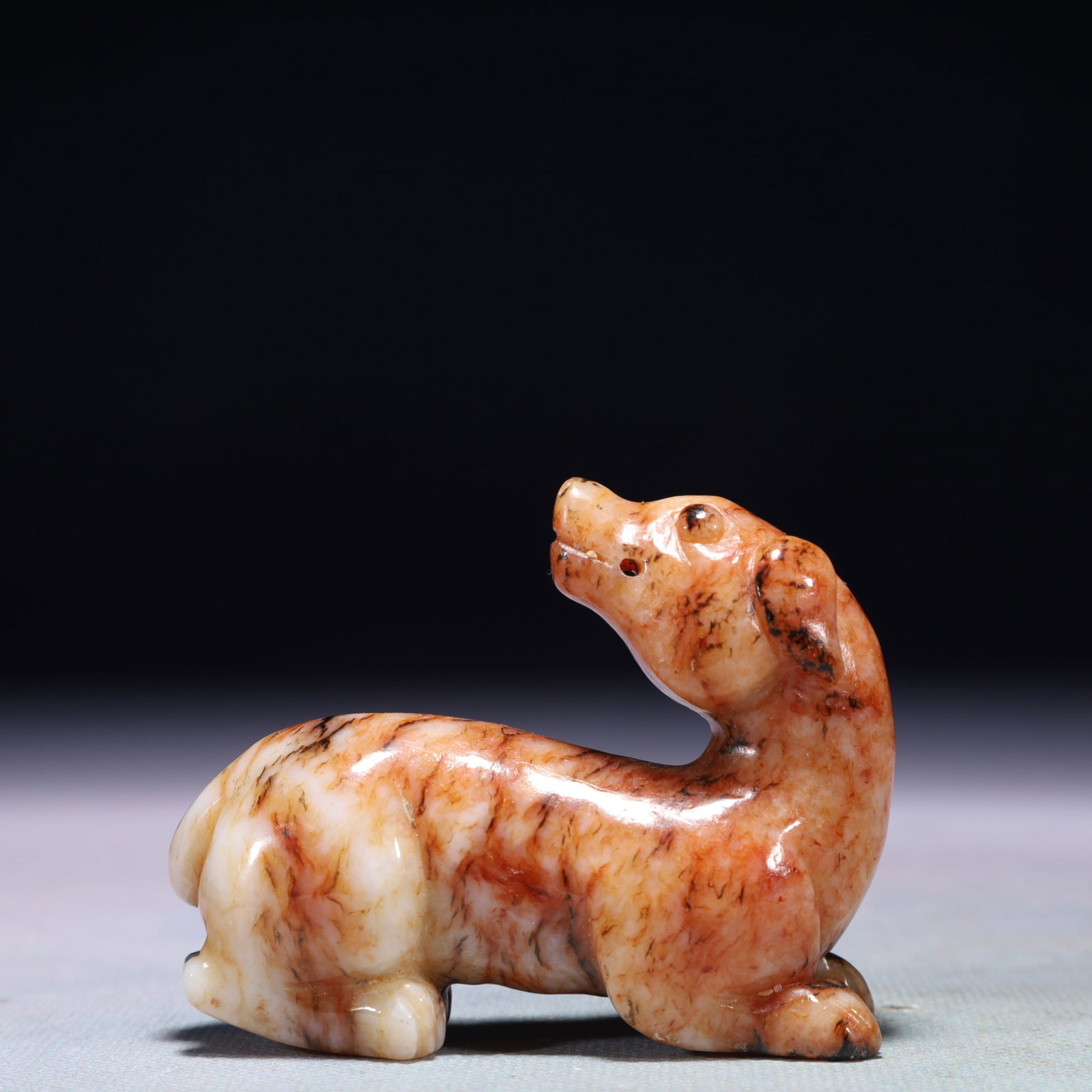 An Exquisite White Jade Beast Ornament: An Exquisite White Jade Beast Ornament,Qing Dynasty,China,Size:2.8inx1inx2.2in,Weight:177.5g 白玉兽摆件,中国清代