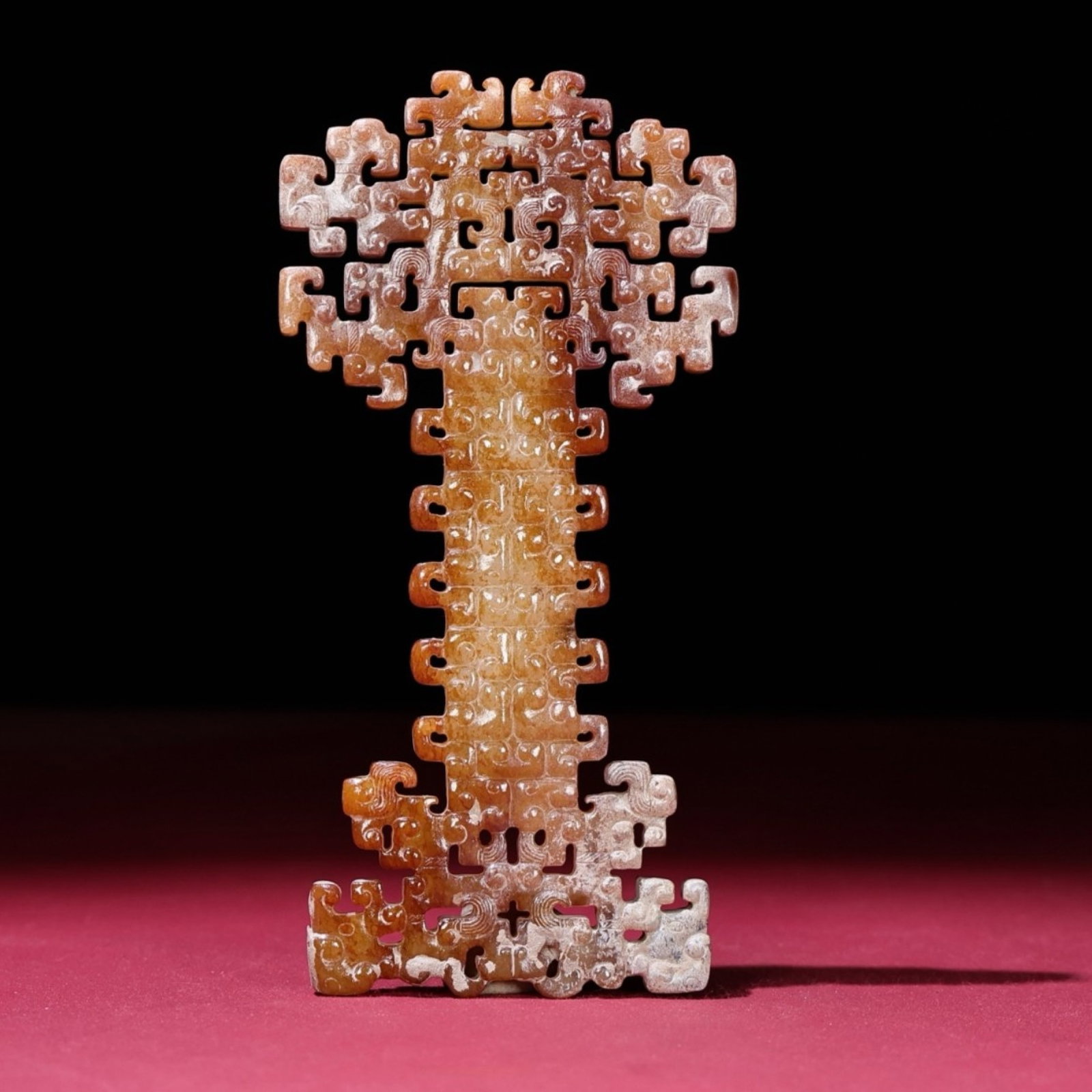 An Exquisite Archaic Jade Dragon Pattern Ornament: An Exquisite Archaic Jade Dragon Pattern Ornament,Ancient Time,China,Size:5.2inx2.6inx0.3in,Weight:86g 高古玉龙纹摆件,中国远古时