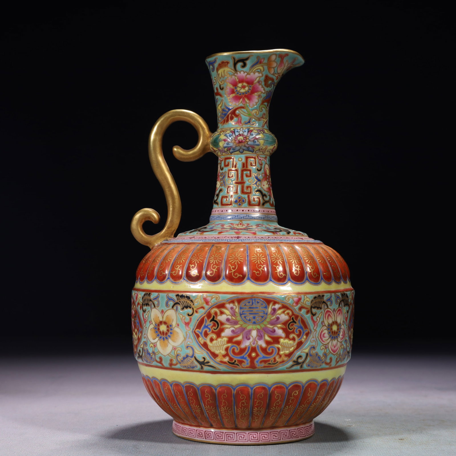 An Exquisite Green Ground Famille-Rose Painted Gold Lotus Pattern Pot: An Exquisite Green Ground Famille-Rose Painted Gold Lotus Pattern Pot,Qing Dynasty,China,Qianlong Four-character Mark,Size:4.3inx7.9in,Weight:550g 绿地粉彩描金Ņ
