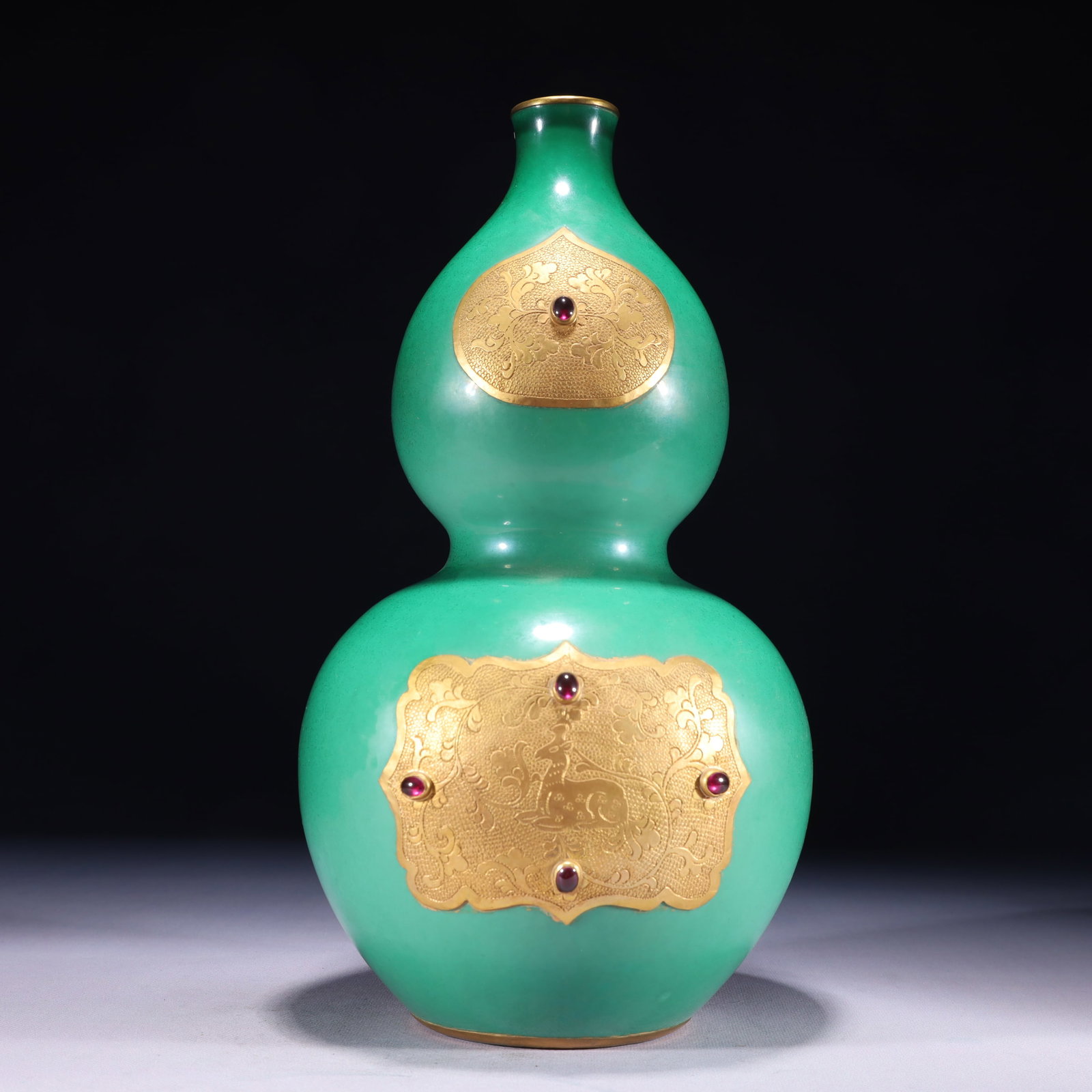 An Exquisite Green Glazed Gold Ground Flower and Deer Pattern Gourd-Shaped Vase: An Exquisite Green Glazed Gold Ground Flower and Deer Pattern Gourd-Shaped Vase 绿釉金地花卉鹿纹葫芦瓶,中国清代