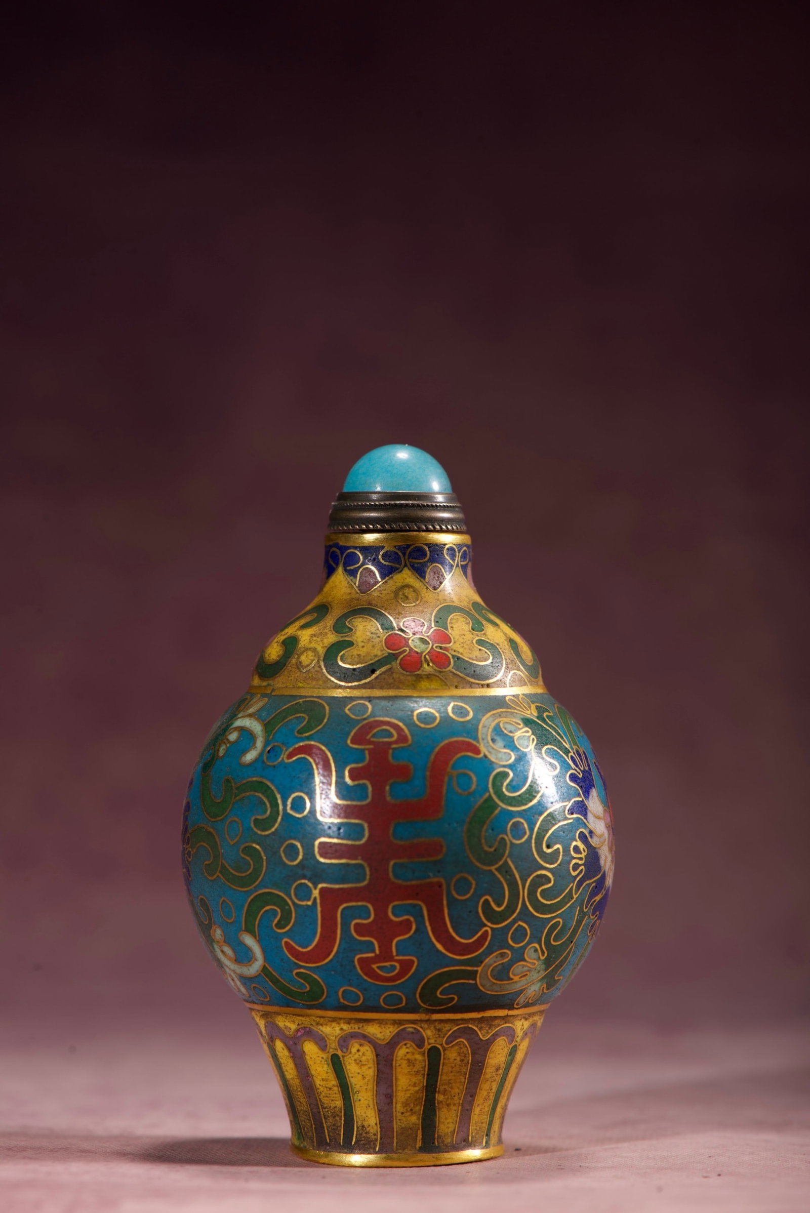 An Exquisite Cloisonne Lotus Pattern Snuff Bottle Pot (1 of 9)