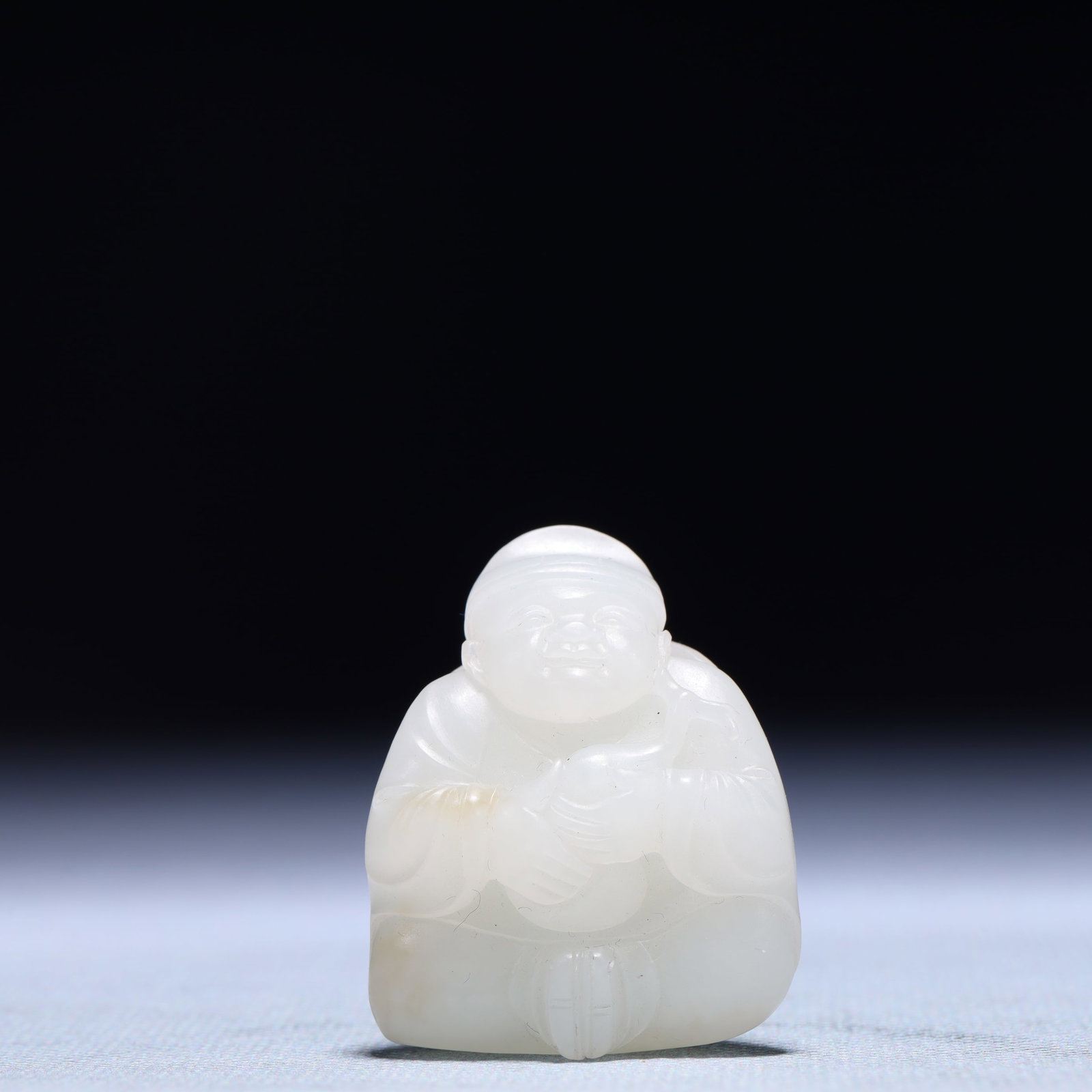 An Exquisite White Jade Figure Ornament: An Exquisite White Jade Figure Ornament,Qing Dynasty,China,Size:1.2inx0.6inx1.6in,Weight:39.9g 白玉人物摆件,中国清代