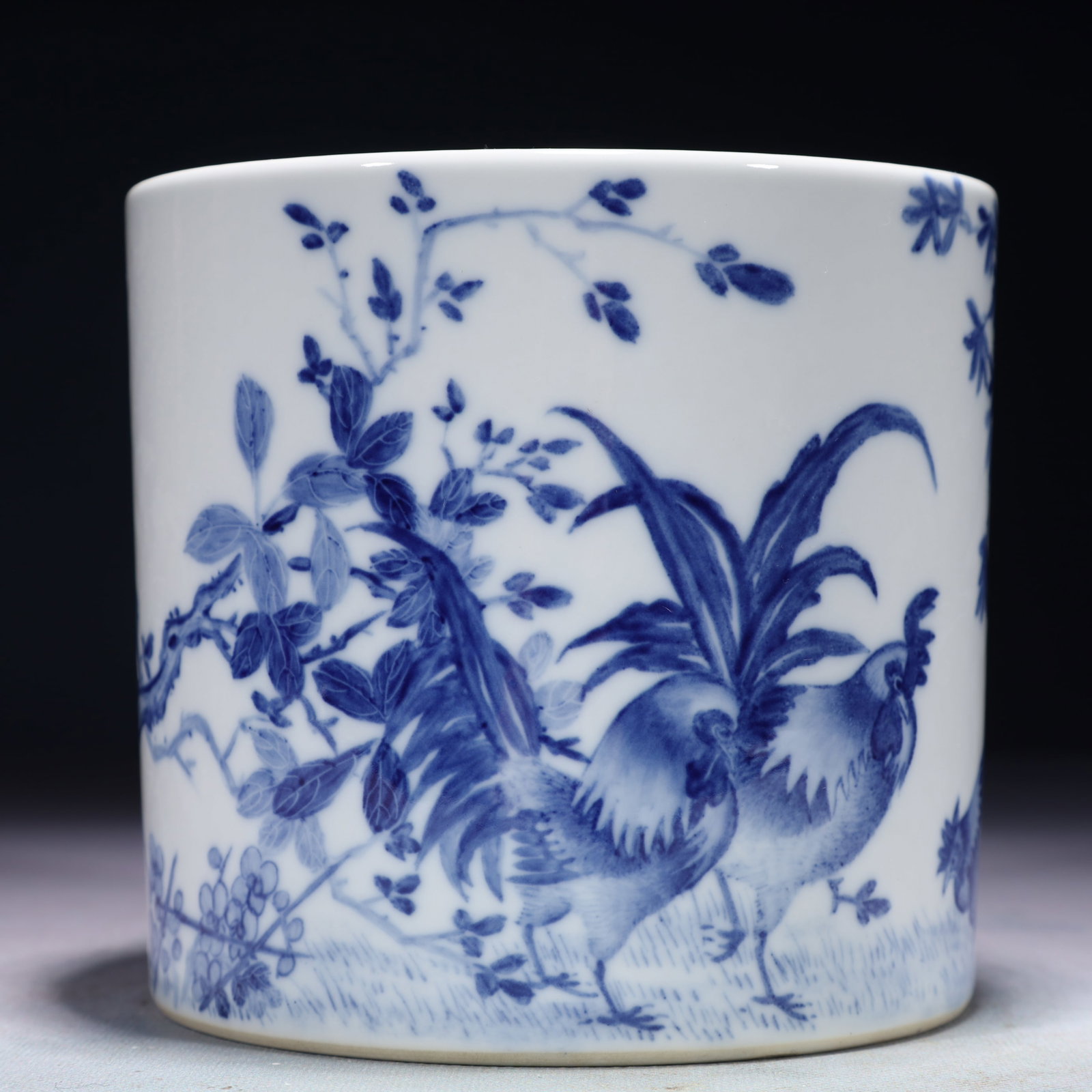 An Exquisite Blue and White Flower and Rooster Pattern Brush Pot: An Exquisite Blue and White Flower and Rooster Pattern Brush Pot,the Republic of China,With Mark,Size:5.9inx5.3in,Weight:1000g 青花花卉鸡纹笔筒,中