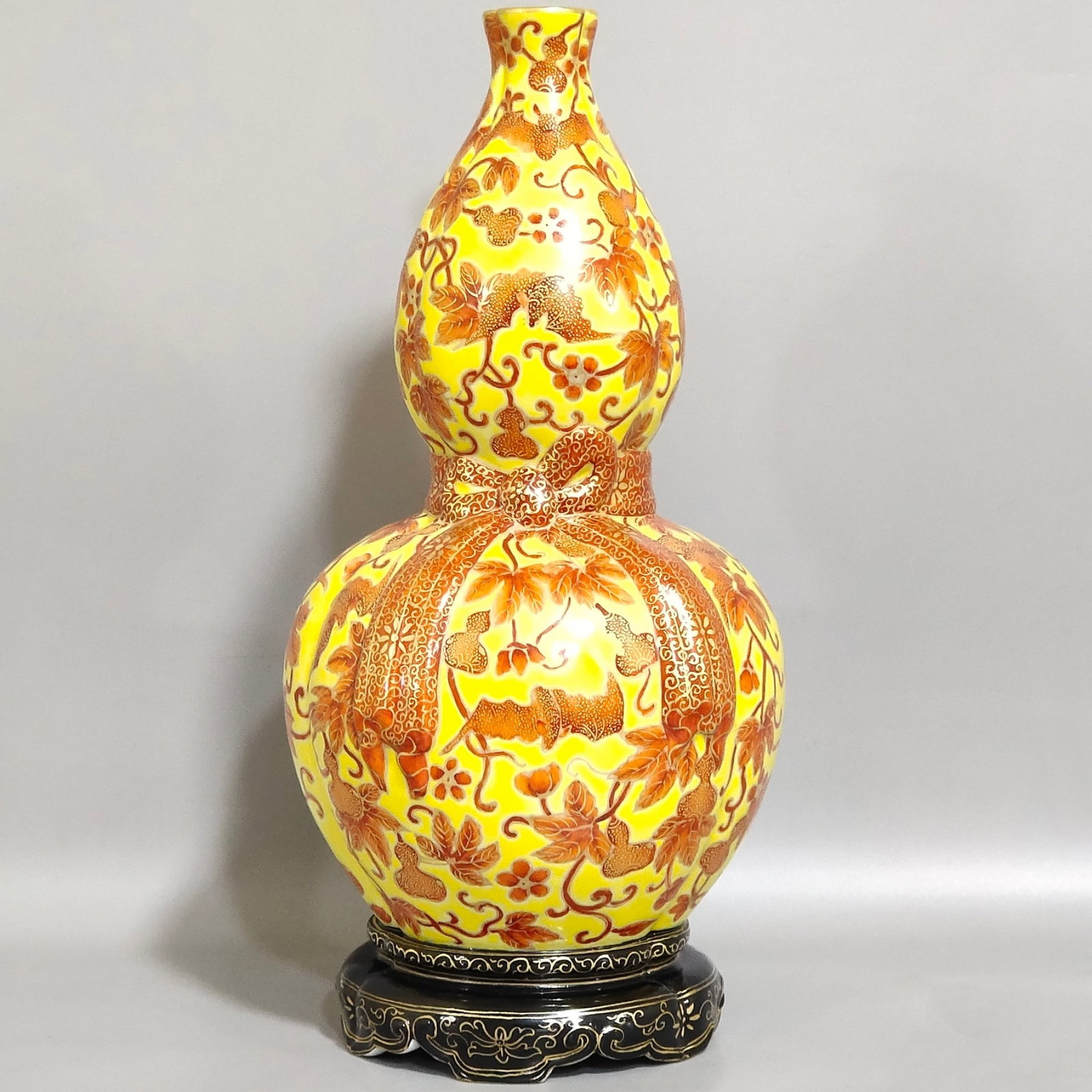 An Exquisite Yellow Ground Iron-Red Painted Gold Bats and Gourd Pattern Gourd-Shaped Vase (1 of 8)