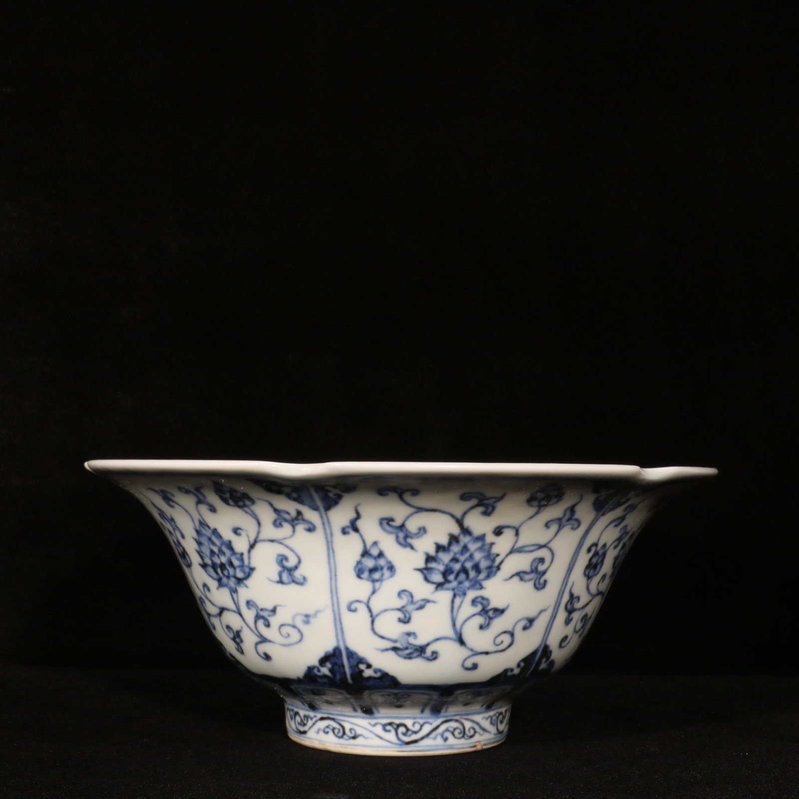 An Exquisite Blue and White Lotus Pattern Bowl (1 of 8)