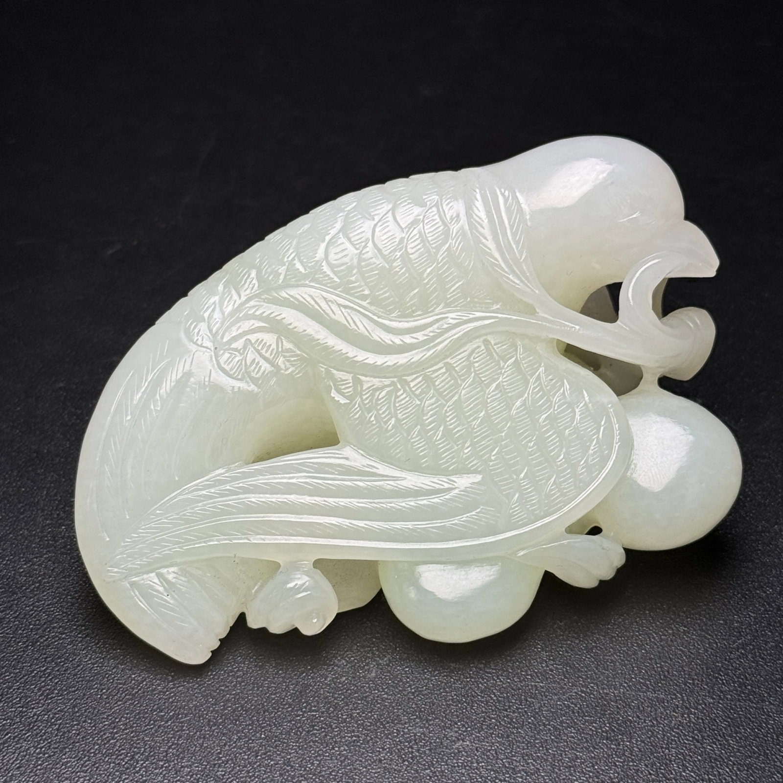 An Exquisite White Jade Bird Hand Piece: An Exquisite White Jade Bird Hand Piece,Qing Dynasty, China,Size:3.1inx2.1inx1.5in,Weight:166g 白玉鸟手把件,中国清代