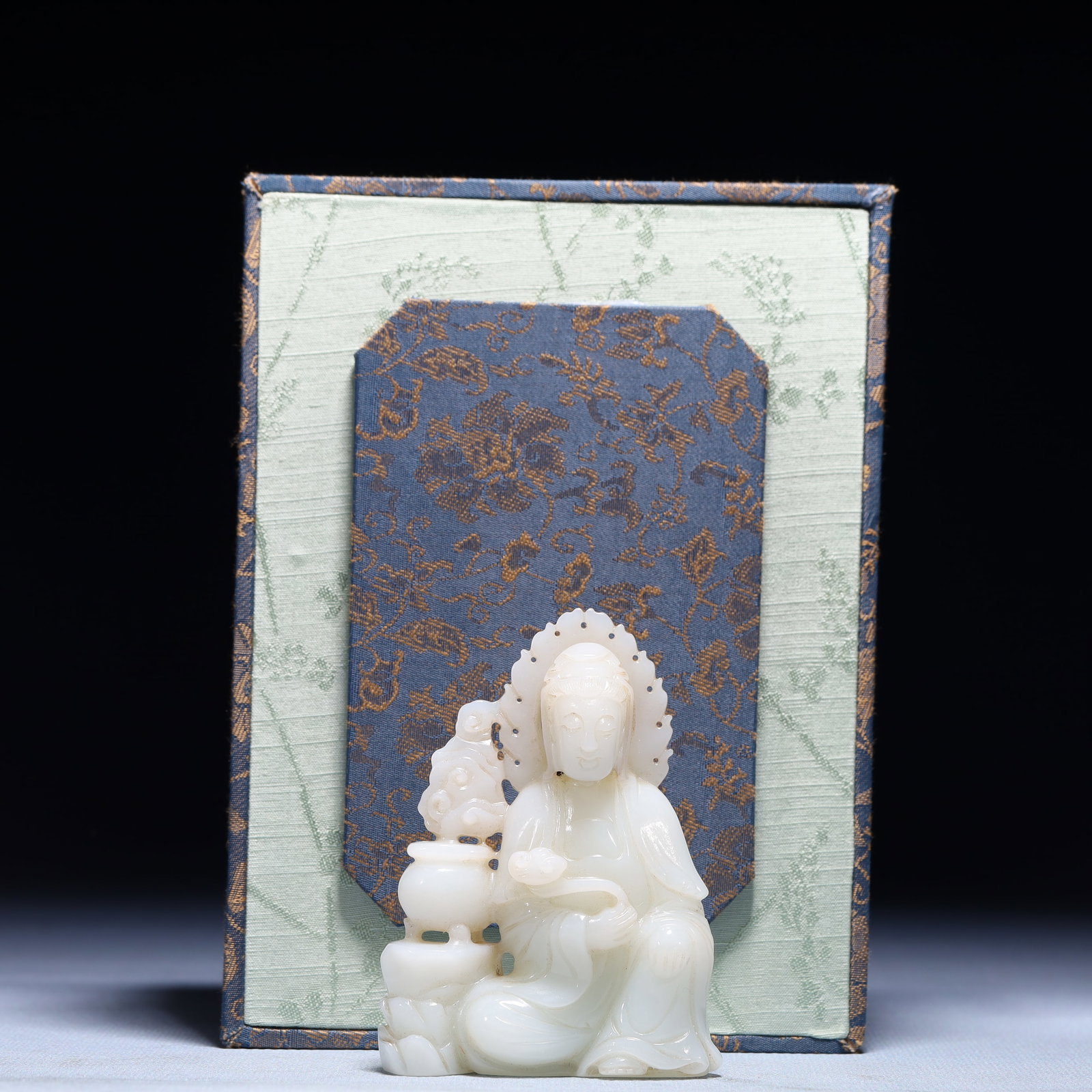 An Exquisite White Jade Statue of Sakyamuni: An Exquisite White Jade Statue of Sakyamuni,Qing Dynasty,China,Size:2.4inx0.6inx3.1in,Weight:105.2g 白玉如来像,中国清代