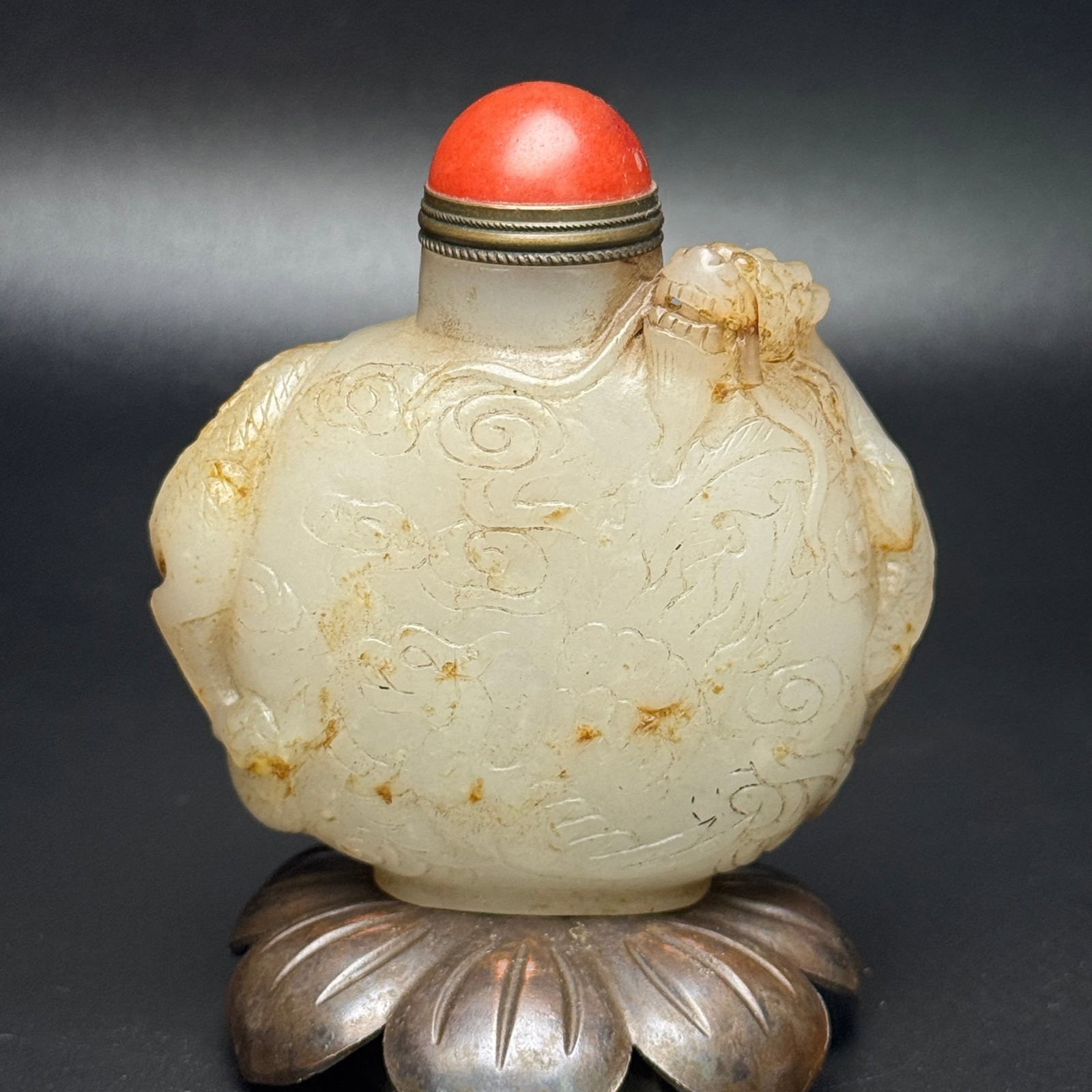 An Exquisite White Jade Auspicious Cloud and Dragon Pattern Snuff Bottle: An Exquisite White Jade Auspicious Cloud and Dragon Pattern Snuff Bottle,Qing Dynasty,China,Size:2.9inx3inx1.1in,Weight:193g