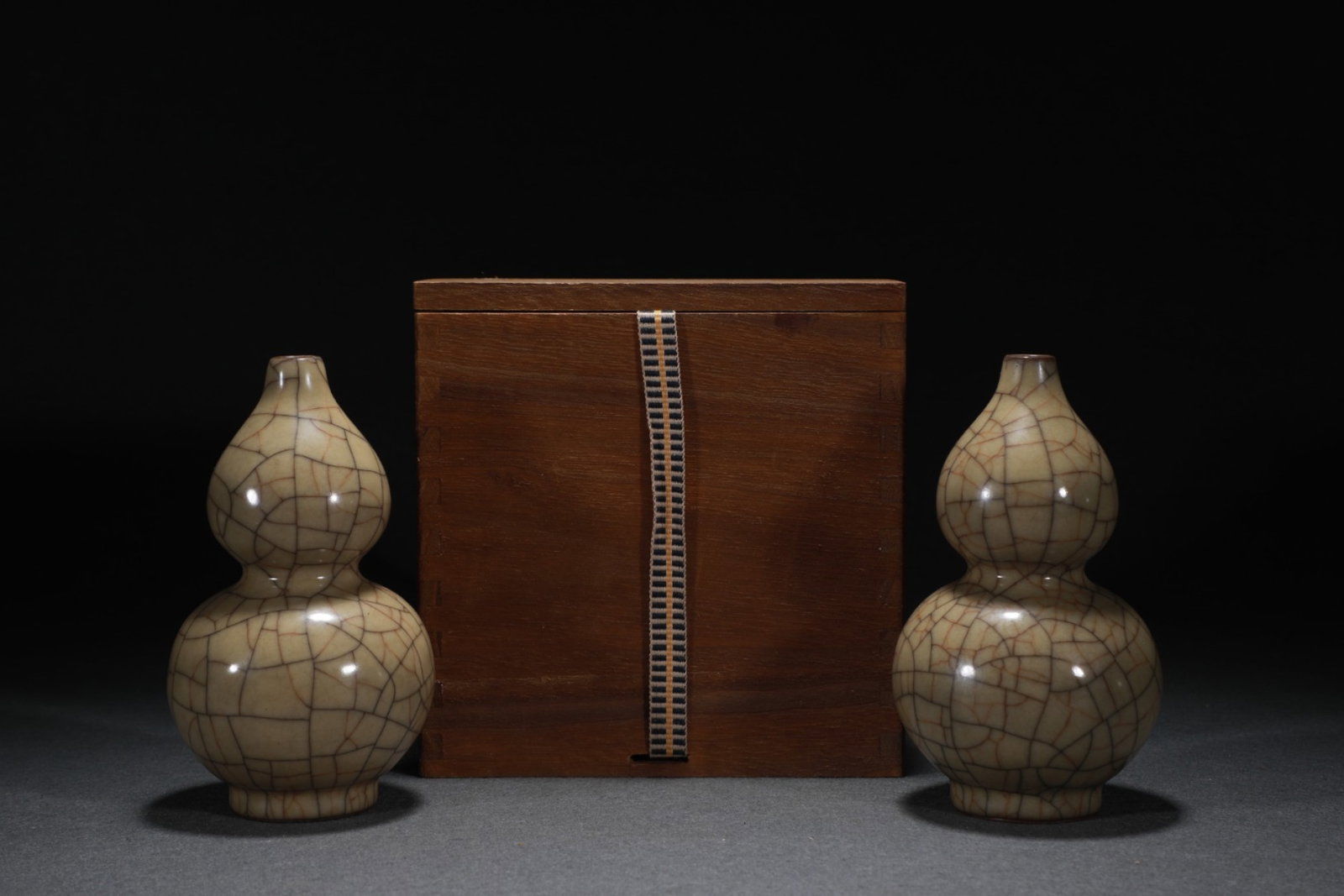A Pair of Exquisite Ge yao Yellow Glazed Gourd-Shaped Vases: A Pair of Exquisite Ge yao Yellow Glazed Gourd-Shaped Vases,Song Dynasty,China,Size:5.7inx3.1in 一对哥窑黄釉葫芦瓶,中国宋代