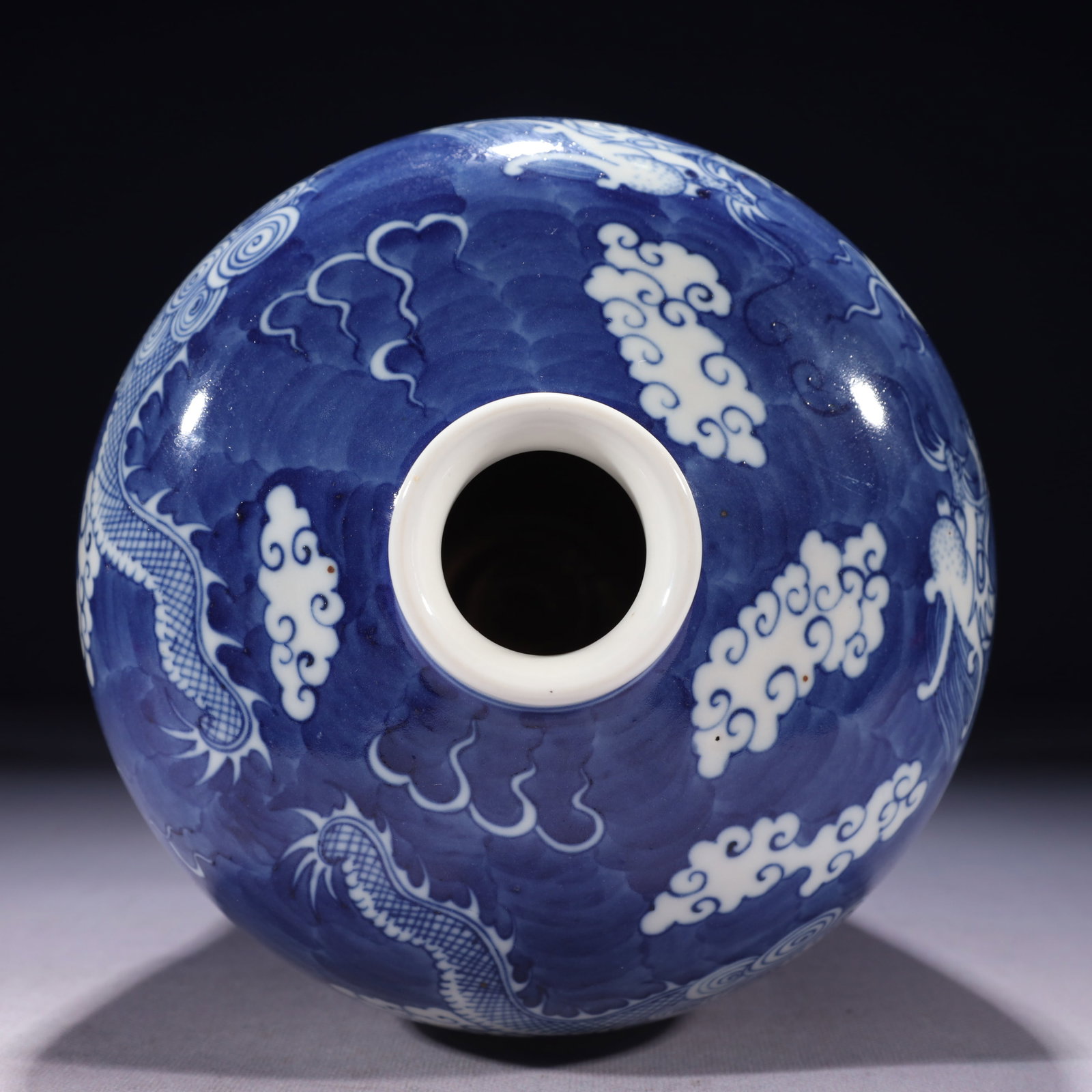 An Exquisite Blue and White Auspicious Cloud and Dragon Pattern Vase - 14