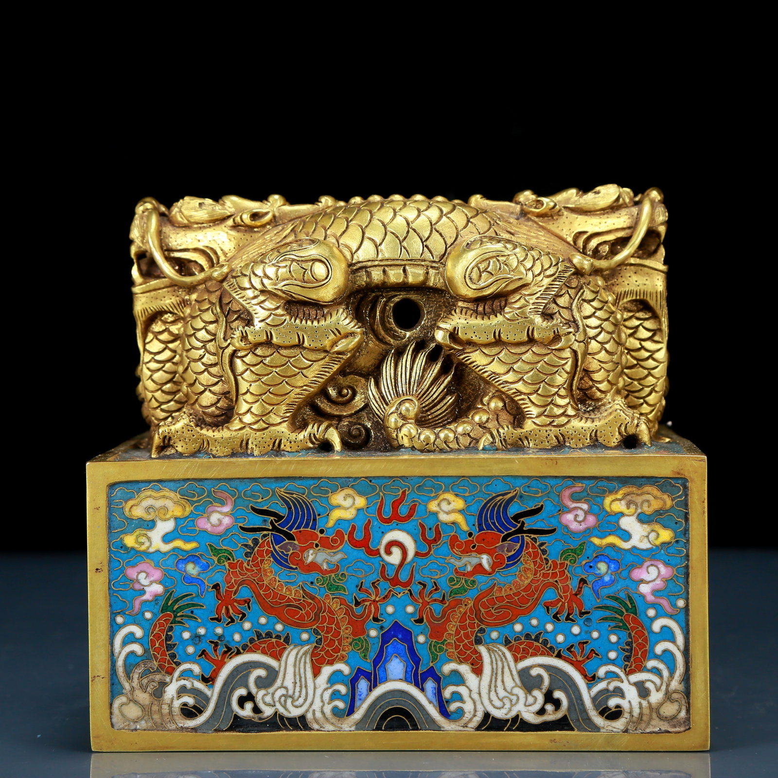 A Fine Cloisonne Dragon Pattern Seal: A Fine Cloisonne Dragon Pattern Seal，Qing Dynasty, China，Mark of Qianlong，Size:5.7inx5.1in，Weight:3.20kg