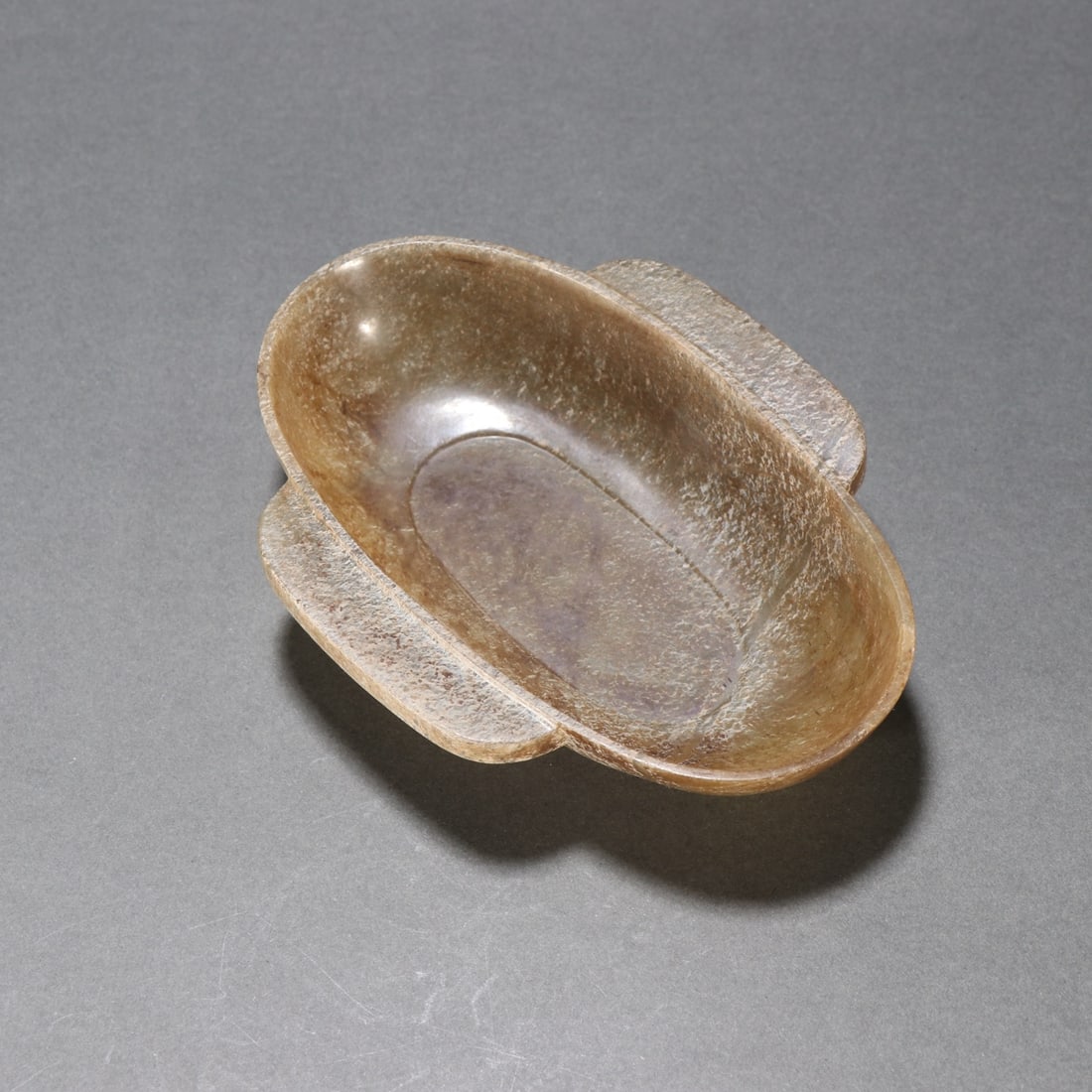 An Exquisite Gaogu Jade Double-Ears Cup: An Exquisite Gaogu Jade Double-Ears Cup,Han Dynasty, China,Size:1.1inx5in,Weight:108.2g 高古玉双耳杯,中国汉代