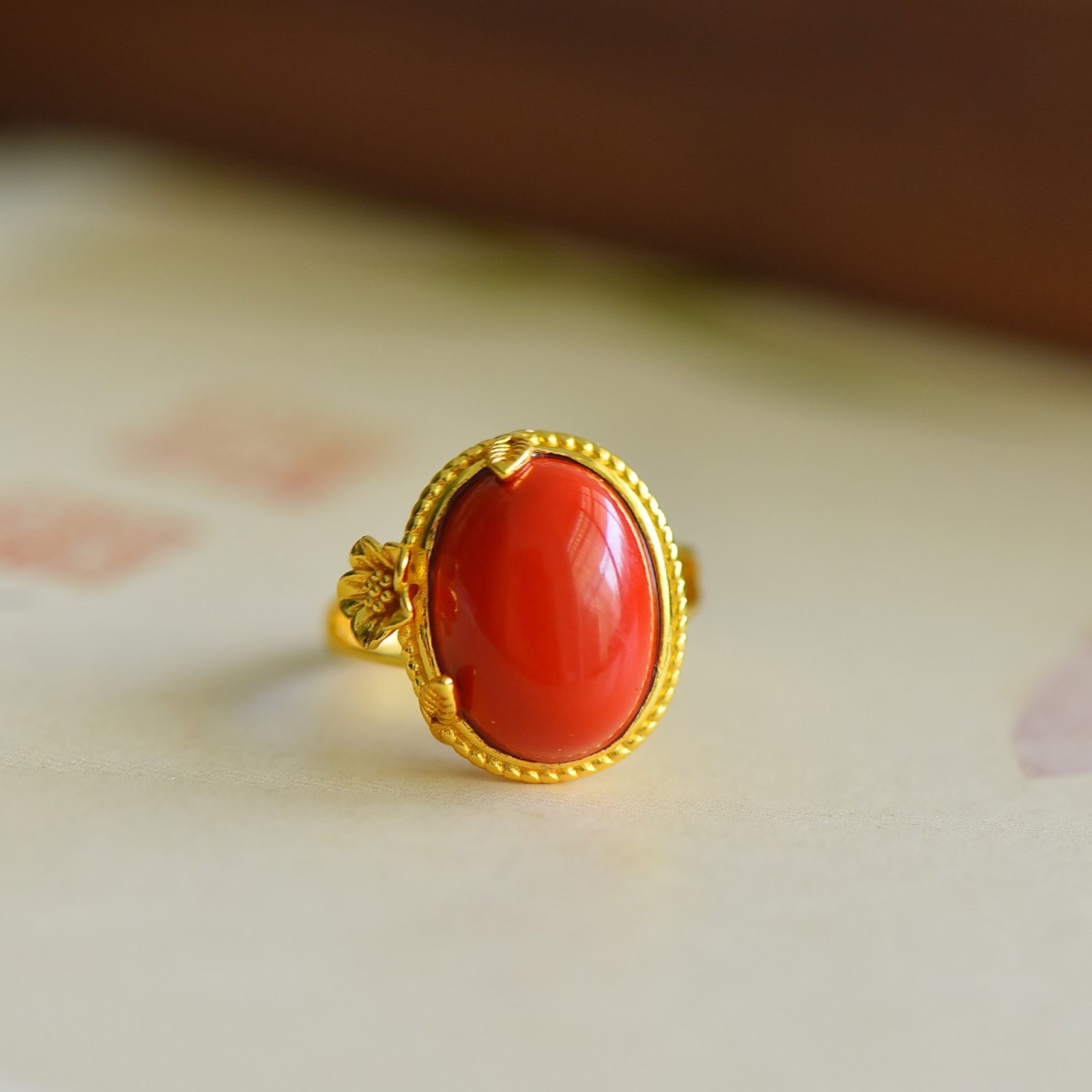 An Exquisite Sterling Silver-Gold Plated Inlaid Cinnabar Ring: An Exquisite Sterling Silver-Gold Plated Inlaid Cinnabar Ring,Size:0.5inx0.6in 寓意:富贵满堂,花开来福