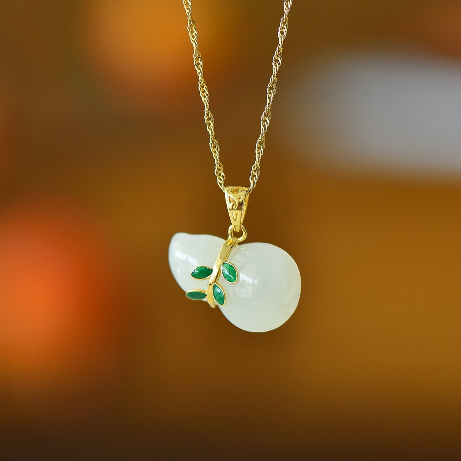 An Exquisite Sterling Silver-Gold Plated Inlaid White Jade Gourd Pendant: An Exquisite Sterling Silver-Gold Plated Inlaid White Jade Gourd Pendant,Size:0.6inx0.9in 纯银镀金镶白玉葫芦吊坠