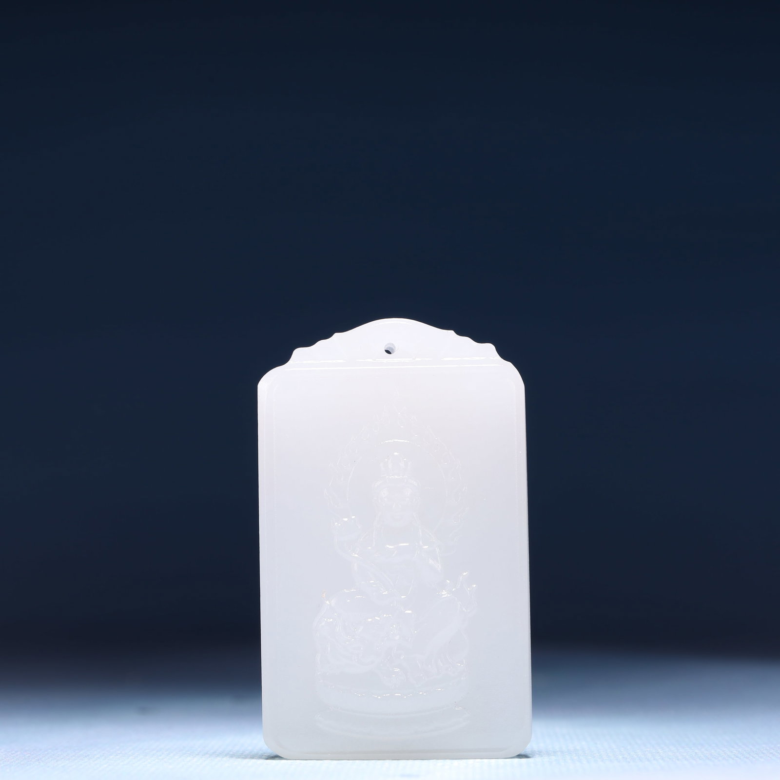 An Exquisite White Jade Statue of Avalokitesvara Pendant: An Exquisite White Jade Statue of Avalokitesvara Pendant,Size:1.6inx0.4inx2.4in,Weight:46g 白玉观音像牌