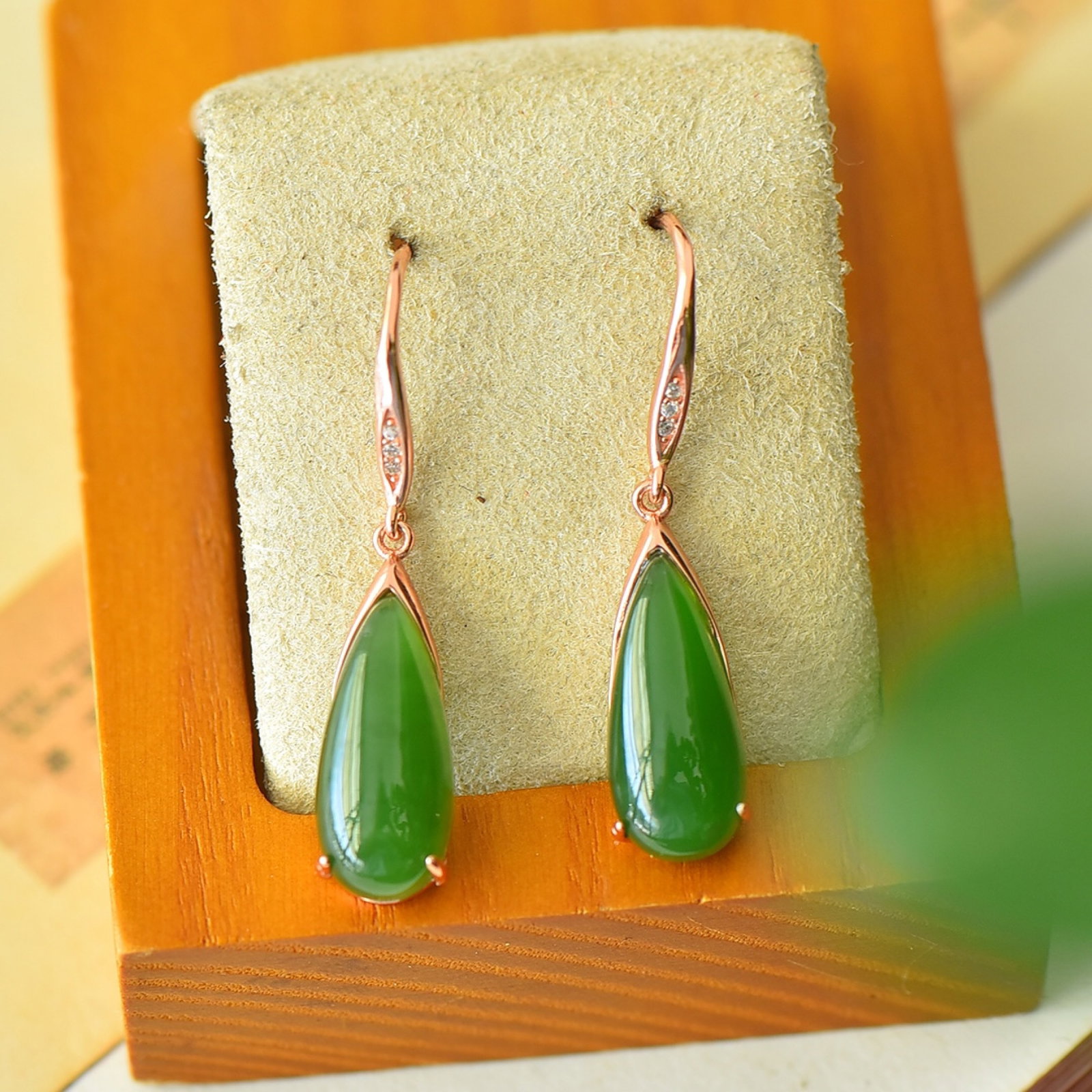 A Pair of Exquisite Sterling Silver-Gold Plated Inlaid Jasper Earrings,Inlaid Diamond: A Pair of Exquisite Sterling Silver-Gold Plated Inlaid Jasper Earrings,Inlaid Diamond,Size:0.3inx1.5in 一对纯银镀金镶碧玉耳环,嵌