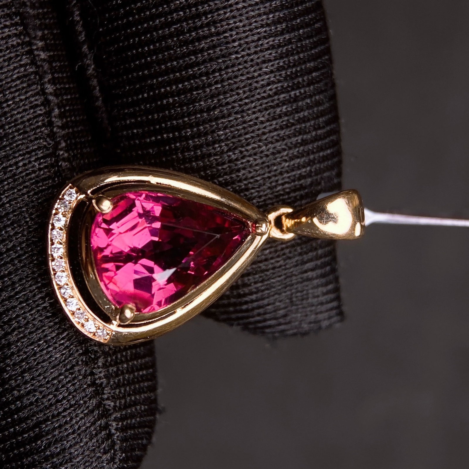 3.6Ctw Natural Tourmaline Necklace: 3.6Ctw Natural Tourmaline Necklace,Size:0.5inx0.3in 3.6Ctw天然碧玺项链