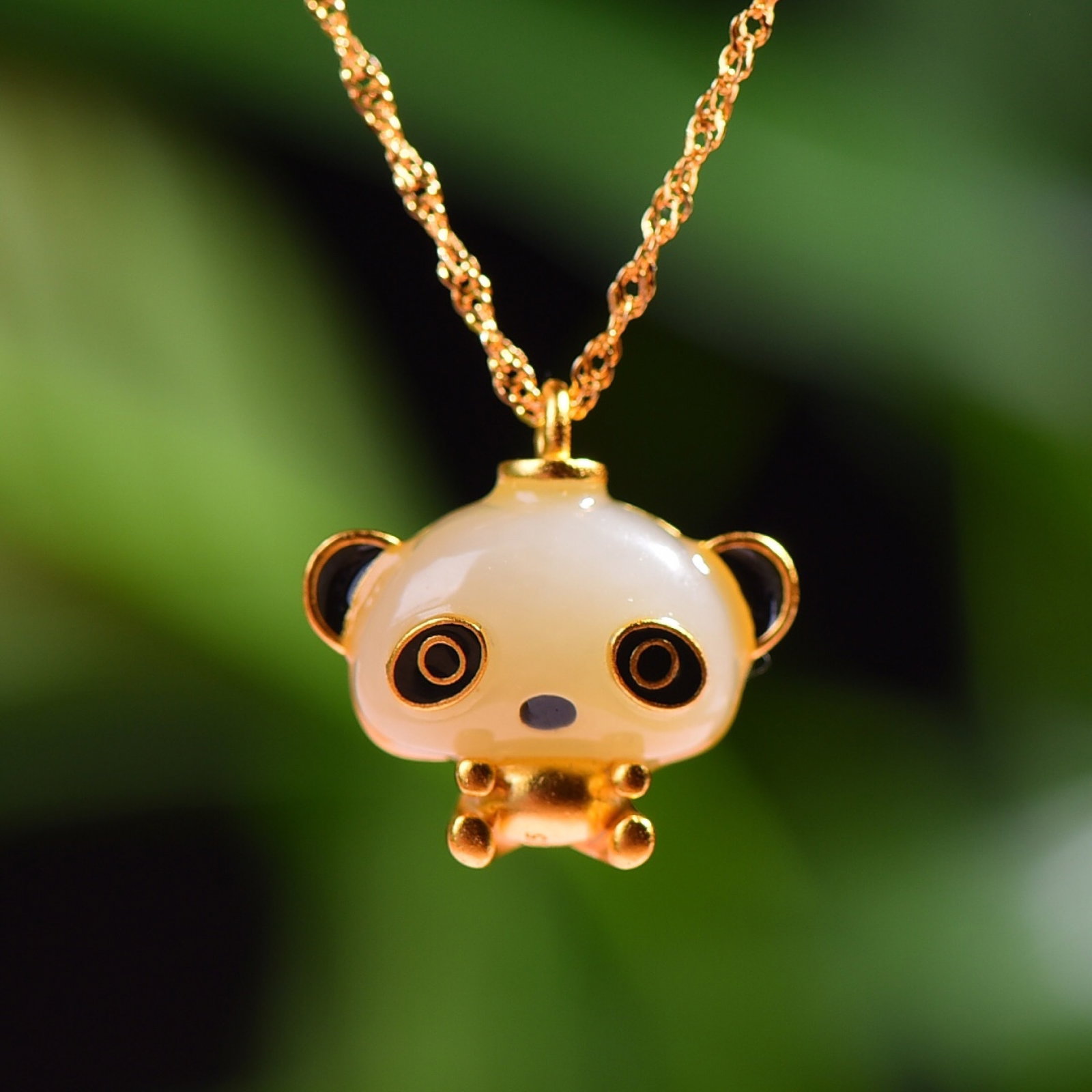 An Exquisite Sterling Silver-Gold Plated Inlaid White Jade Necklace: An Exquisite Sterling Silver-Gold Plated Inlaid White Jade Necklace,Size:0.5inx0.7in 纯银镀金镶白玉项链