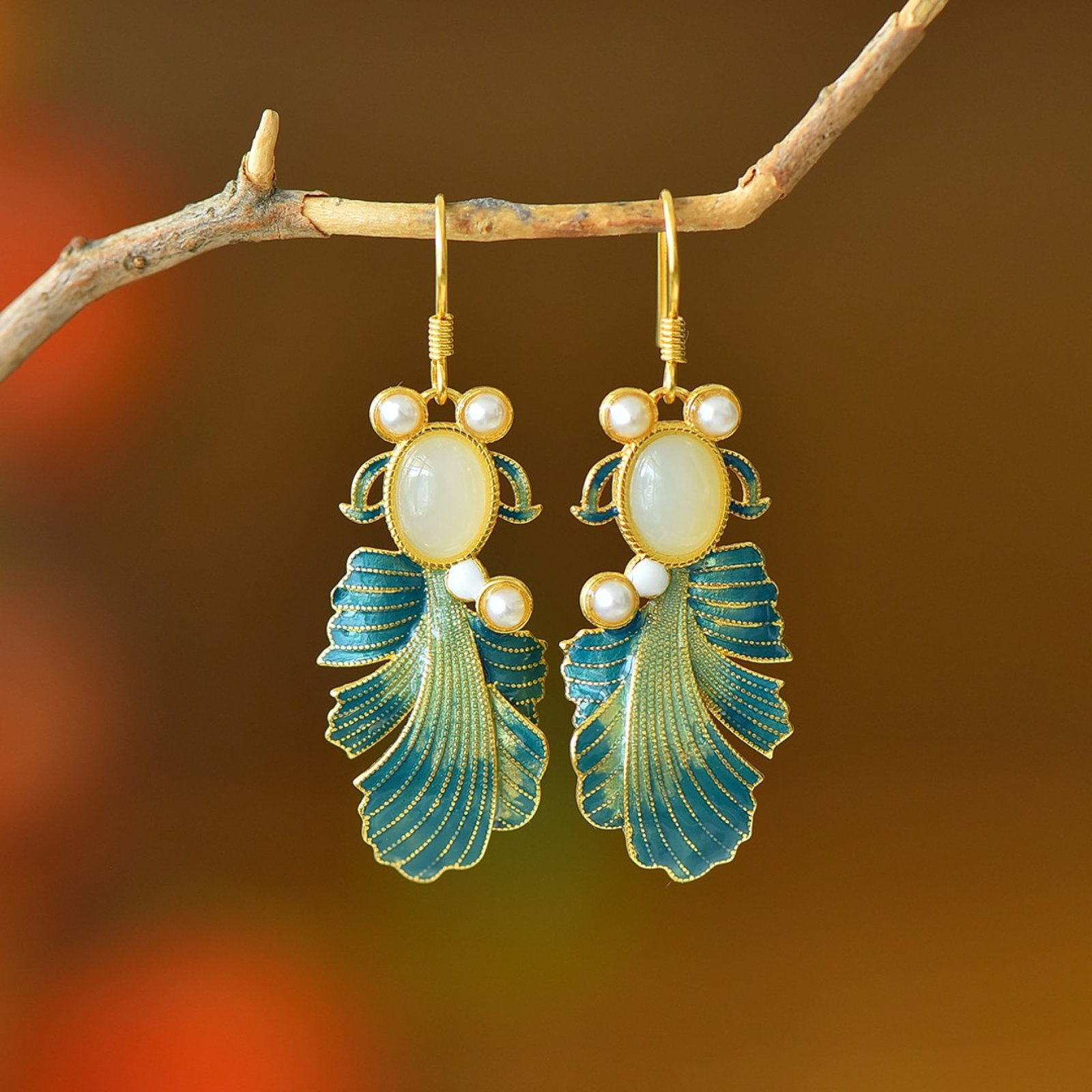 A Pair of Exquisite Sterling Silver-Gold Plated Inlaid White Jade Earrings,Inlaid Pearl: A Pair of Exquisite Sterling Silver-Gold Plated Inlaid White Jade Earrings,Inlaid Pearl 一对纯银镀金镶白玉耳环,嵌珍珠
