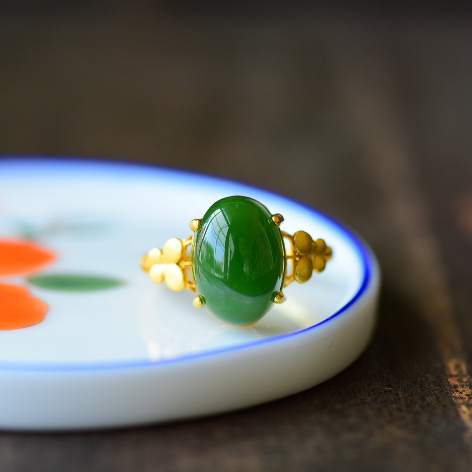 An Exquisite Sterling Silver-Gold Plated Inlaid Jasper Ring: An Exquisite Sterling Silver-Gold Plated Inlaid Jasper Ring,Size:0.4inx0.6in 纯银镀金镶碧玉戒指