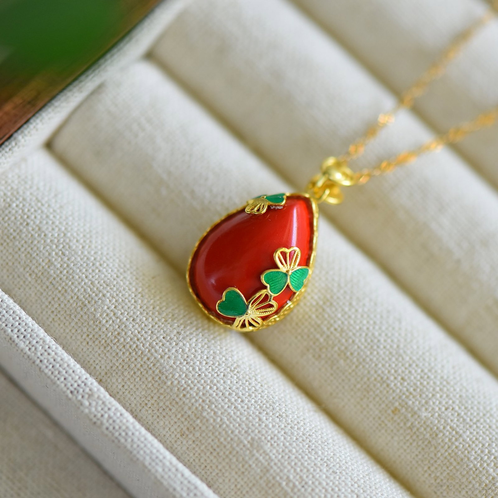 An Exquisite Sterling Silver-Gold Plated Inlaid Cinnabar Pendant: An Exquisite Sterling Silver-Gold Plated Inlaid Cinnabar Pendant,Size:0.5inx0.7in 寓意:三阳开泰,心想事成 纯银镀金
