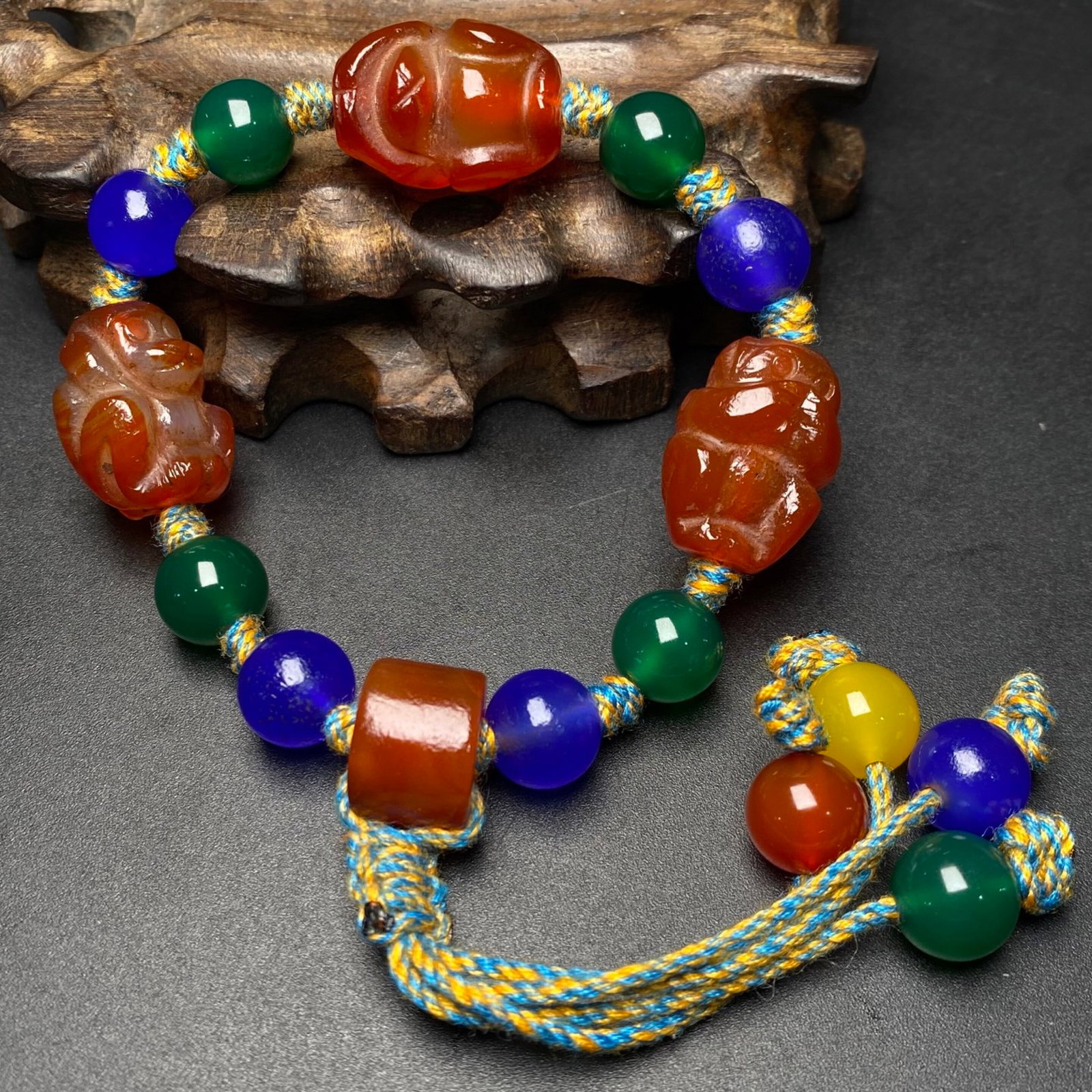 An Exquisite Agate Bracelet - 5