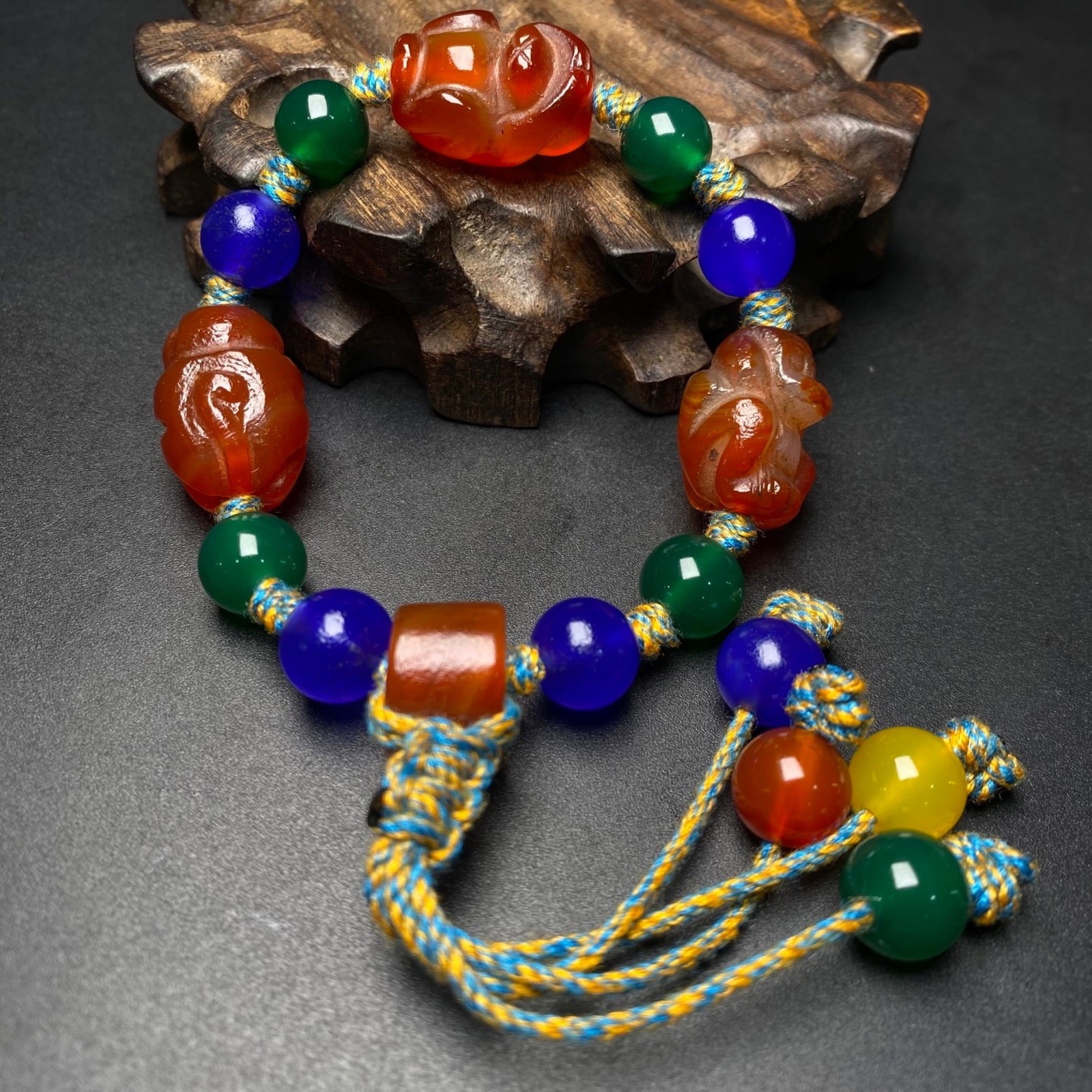An Exquisite Agate Bracelet - 7