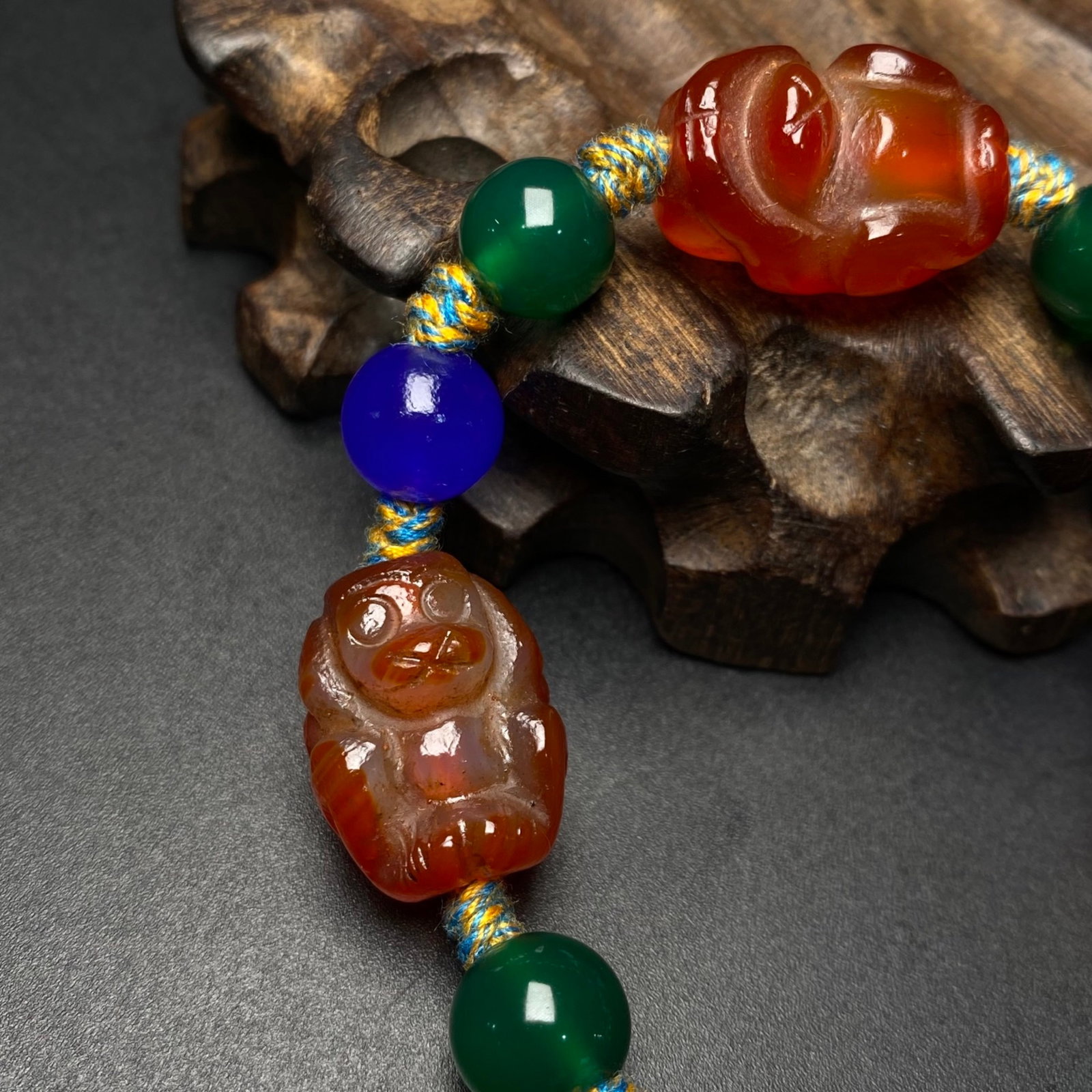 An Exquisite Agate Bracelet - 8