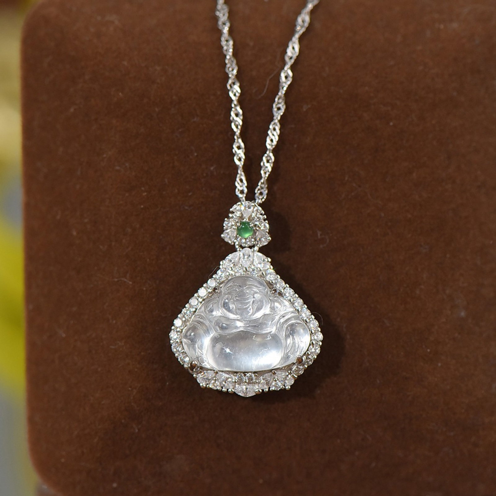 An Exquisite Sterling Silver Inlaid White Jade Necklace,Inlaid Diamond: An Exquisite Sterling Silver Inlaid White Jade Necklace,Inlaid Diamond,Size:0.5inx0.6in 纯银镶白玉项链,嵌钻石
