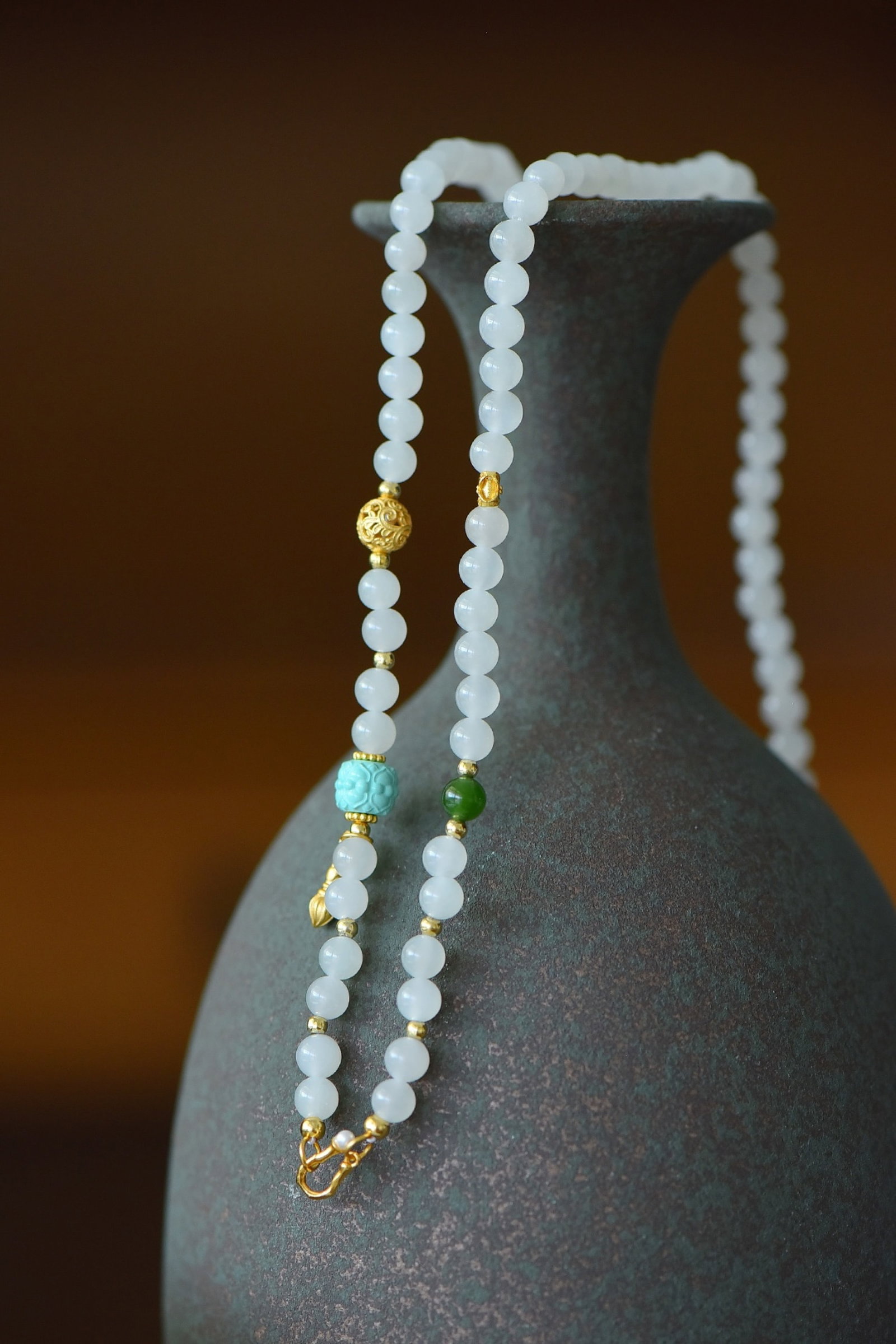 An Exquisite Sterling Silver-Gold Plated Inlaid White Jade Necklace: An Exquisite Sterling Silver-Gold Plated Inlaid White Jade Necklace,Size:0.2in 纯银镀金镶白玉项链