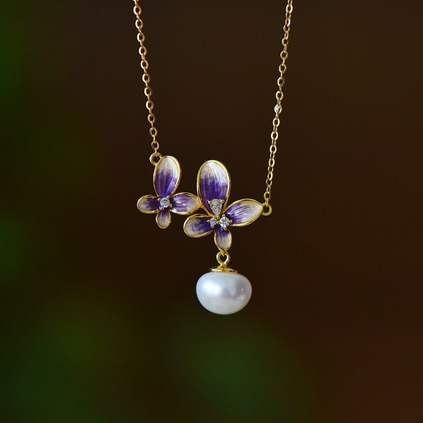 An Exquisite Sterling Silver-Gold Plated Inlaid Pearl Enamel Pendant,Inlaid Diamond: An Exquisite Sterling Silver-Gold Plated Inlaid Pearl Enamel Pendant,Inlaid Diamond,Size:0.4inx0.4in 纯银镀金镶珍珠珐琅项链,嵌&#