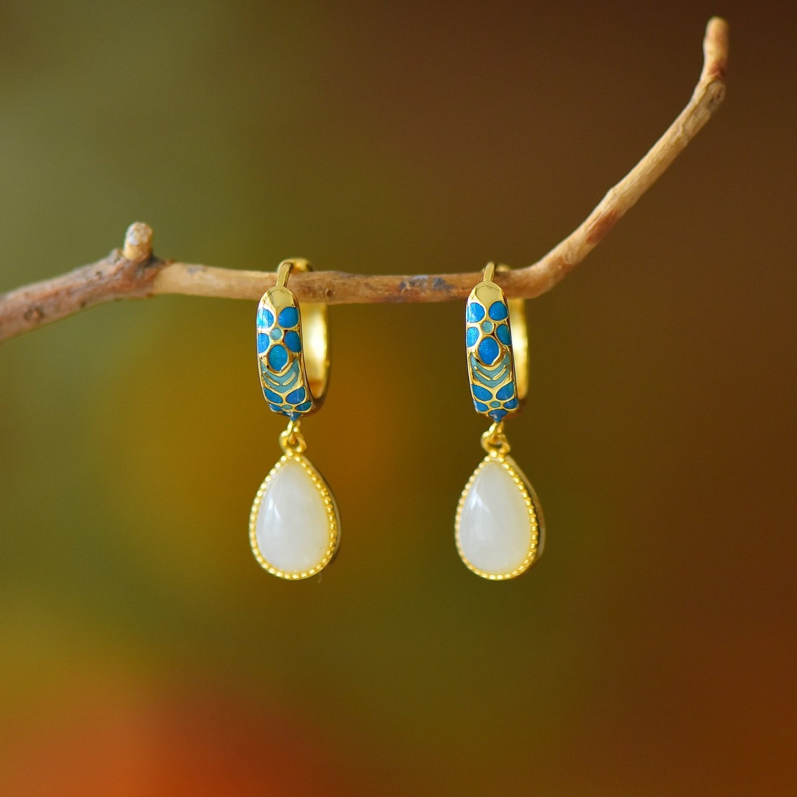 A Pair of Exquisite Sterling Silver-Gold Plated Inlaid White Jade Earrings: A Pair of Exquisite Sterling Silver-Gold Plated Inlaid White Jade Earrings,Size:0.2inx0.4in 一对纯银镀金镶白玉耳环