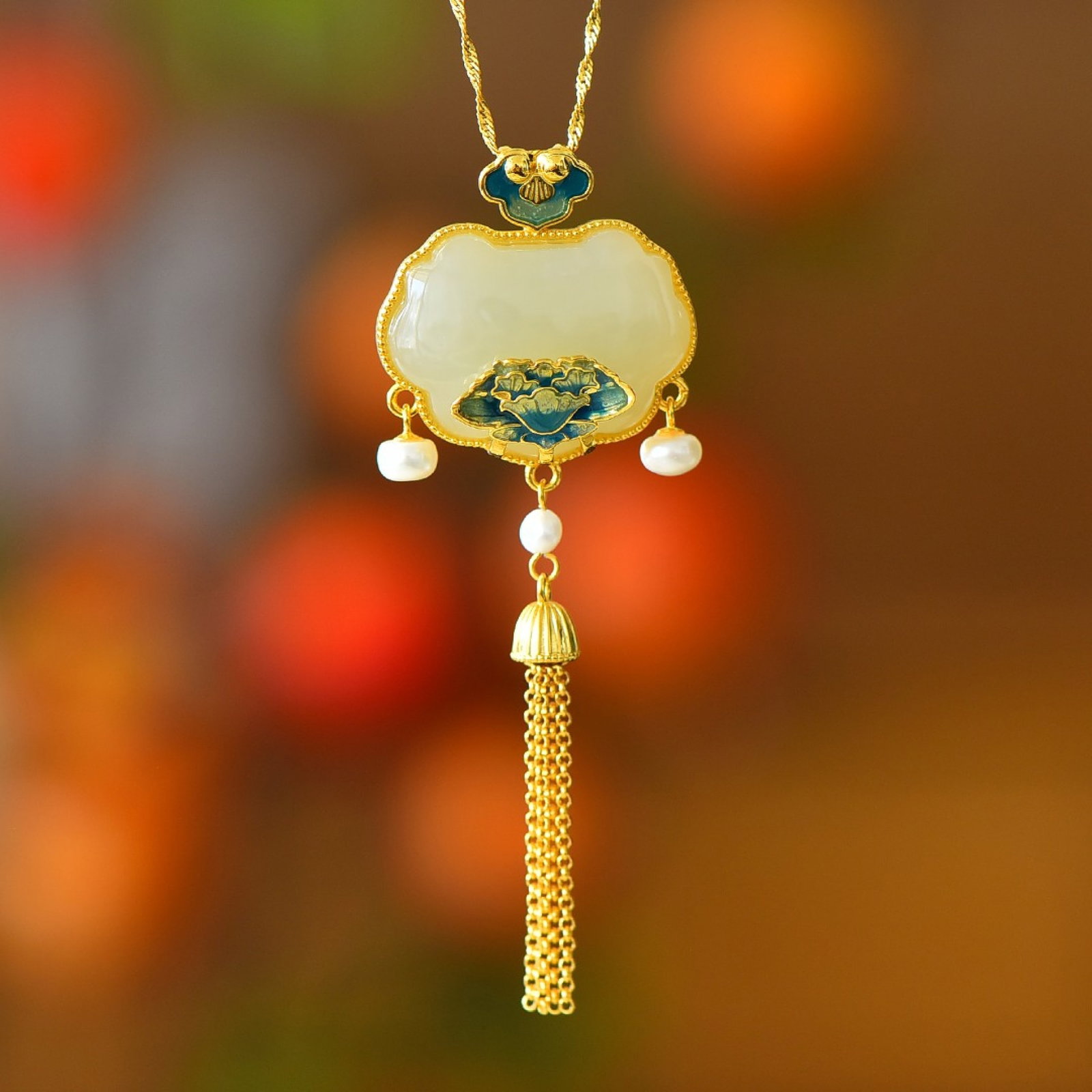 An Exquisite Sterling Silver-Gold Plated Inlaid White Jade Pendant,Inlaid Pearl: An Exquisite Sterling Silver-Gold Plated Inlaid White Jade Pendant,Inlaid Pearl,Size:0.8inx1.1in 纯银镀金镶白玉吊坠,嵌珍珠