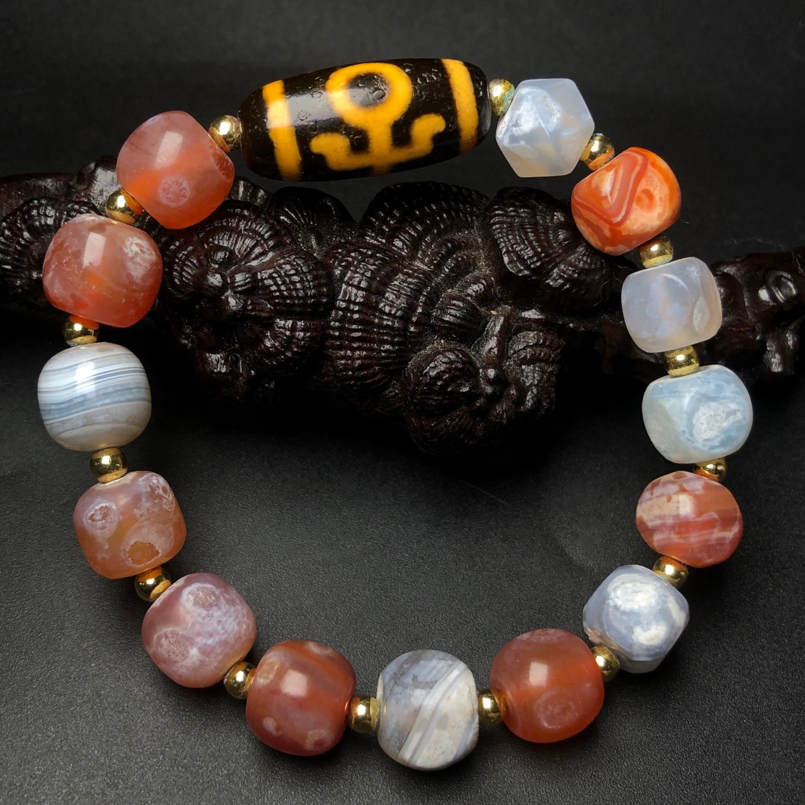 An Exquisite Agate Bracelet - 2