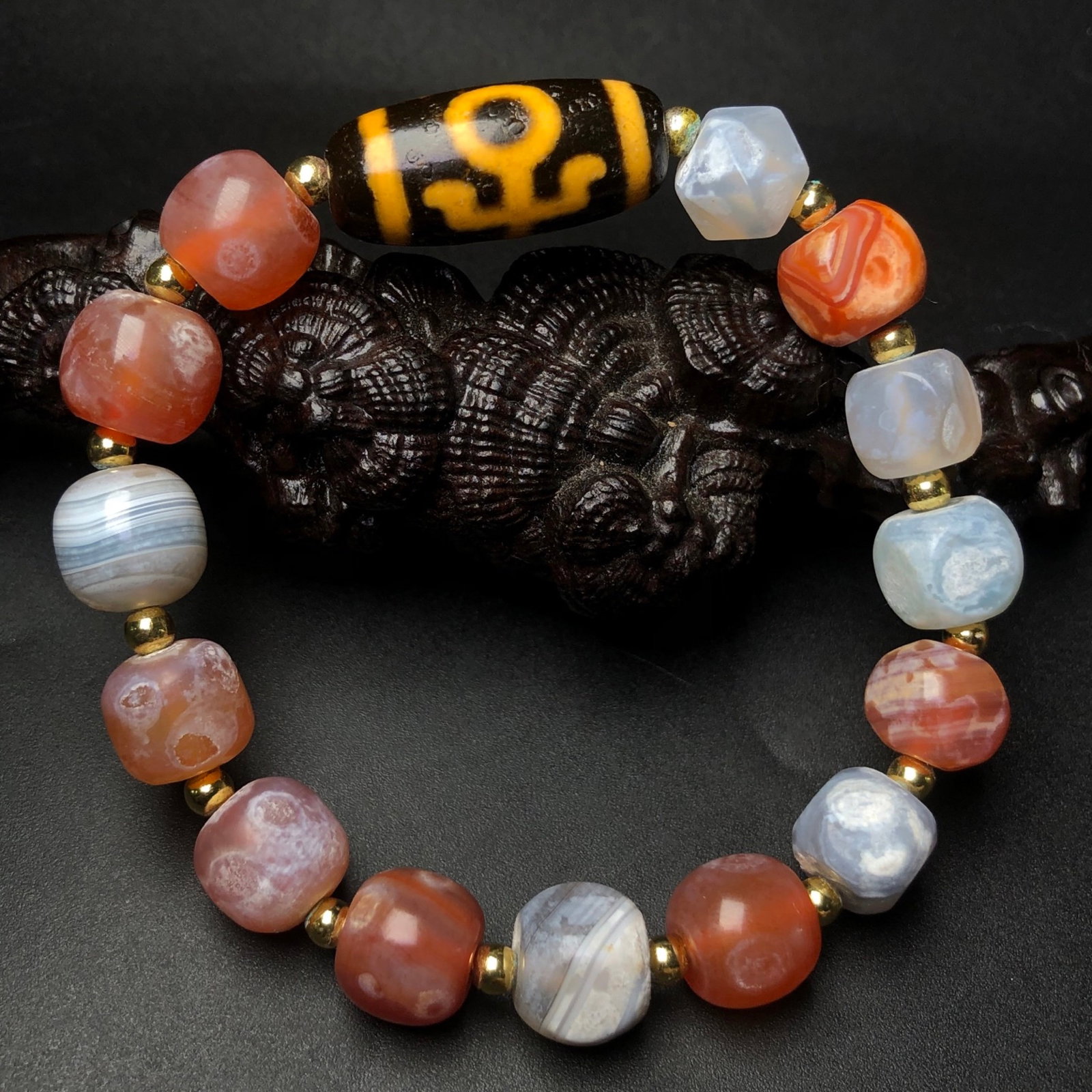 An Exquisite Agate Bracelet - 3