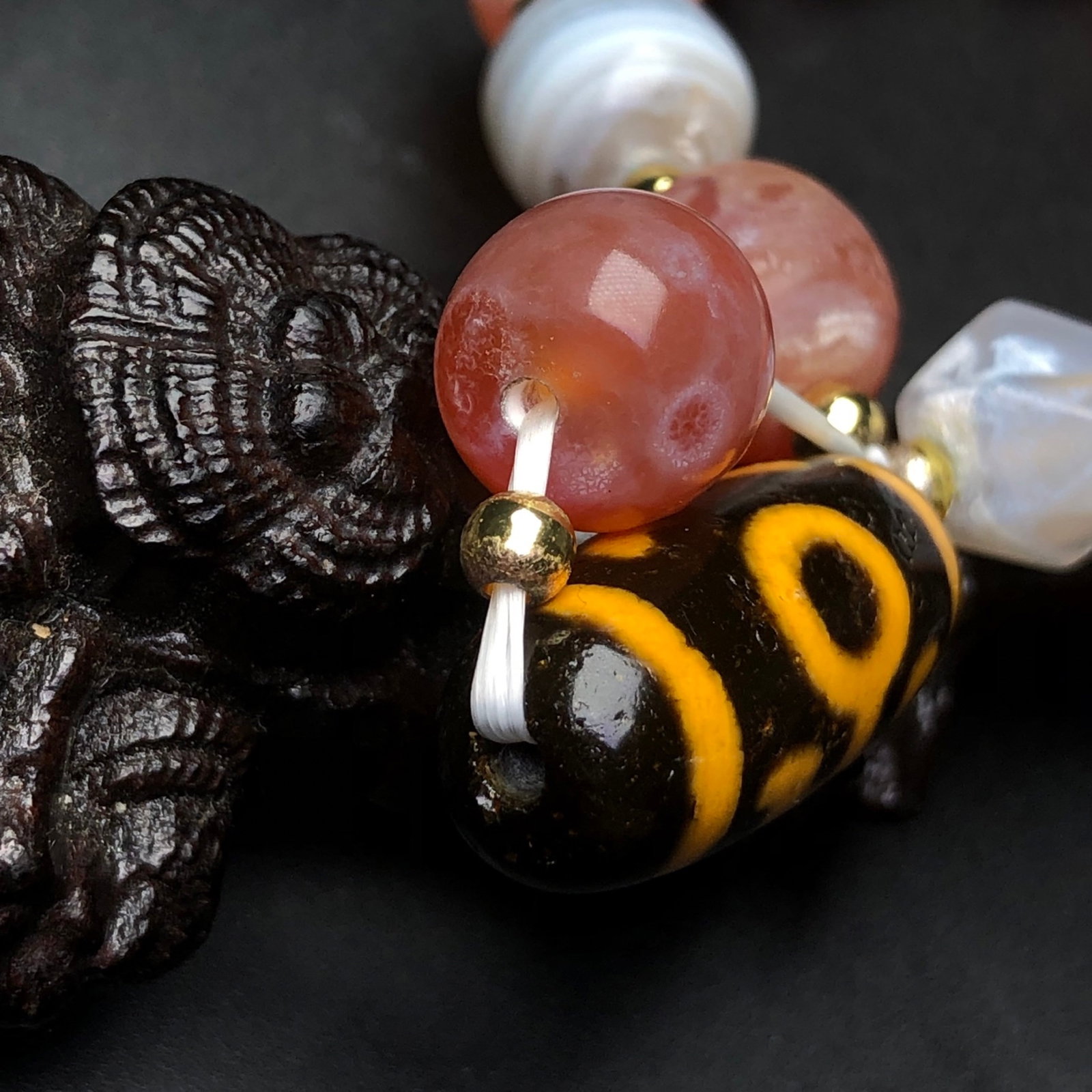 An Exquisite Agate Bracelet - 7
