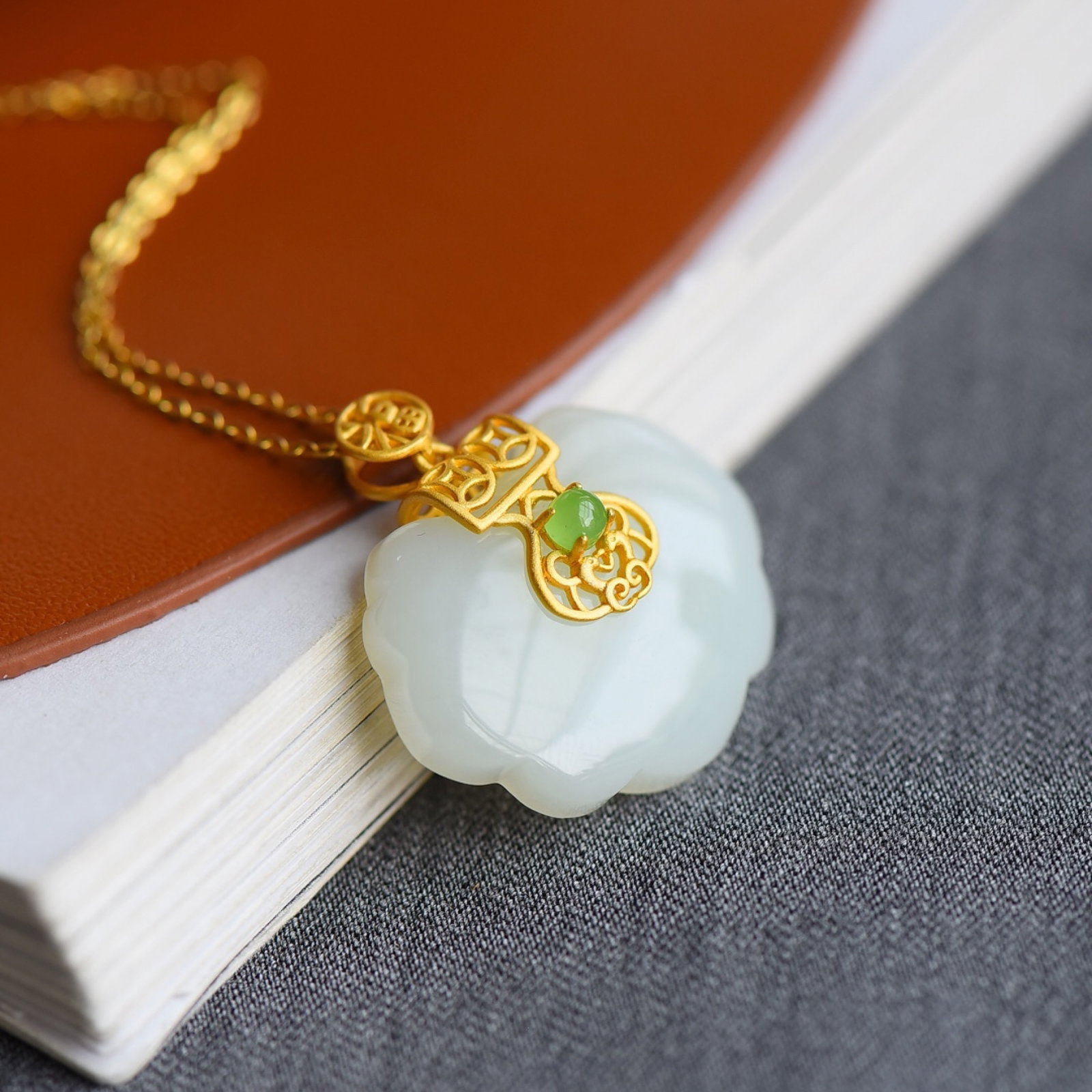 An Exquisite Sterling Silver-Gold Plated Inlaid White Jade Necklace: An Exquisite Sterling Silver-Gold Plated Inlaid White Jade Necklace,Size:0.9inx1.1in 纯银镀金镶白玉项链