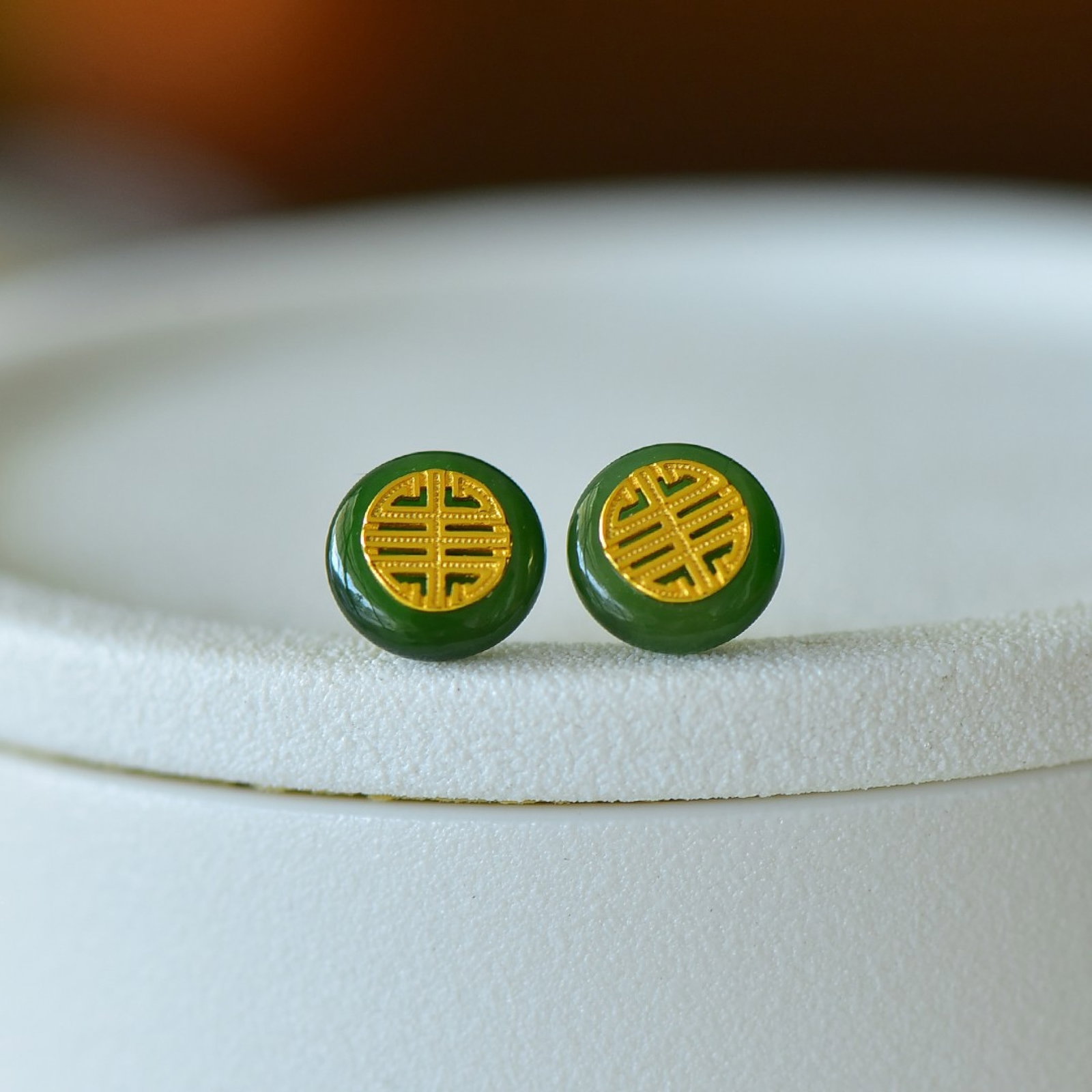 A Pair of Exquisite Sterling Silver-Gold Plated Inlaid Jasper Earrings: A Pair of Exquisite Sterling Silver-Gold Plated Inlaid Jasper Earrings,Size:0.4inx0.4in 一对纯银镀金镶碧玉耳环