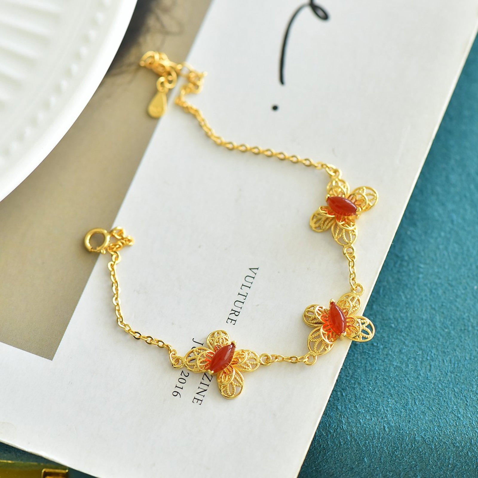 An Exquisite Sterling Silver-Gold Plated Inlaid Agate Bracelets: An Exquisite Sterling Silver-Gold Plated Inlaid Agate Bracelets,Size:0.1inx0.2in 纯银镀金镶玛瑙手链