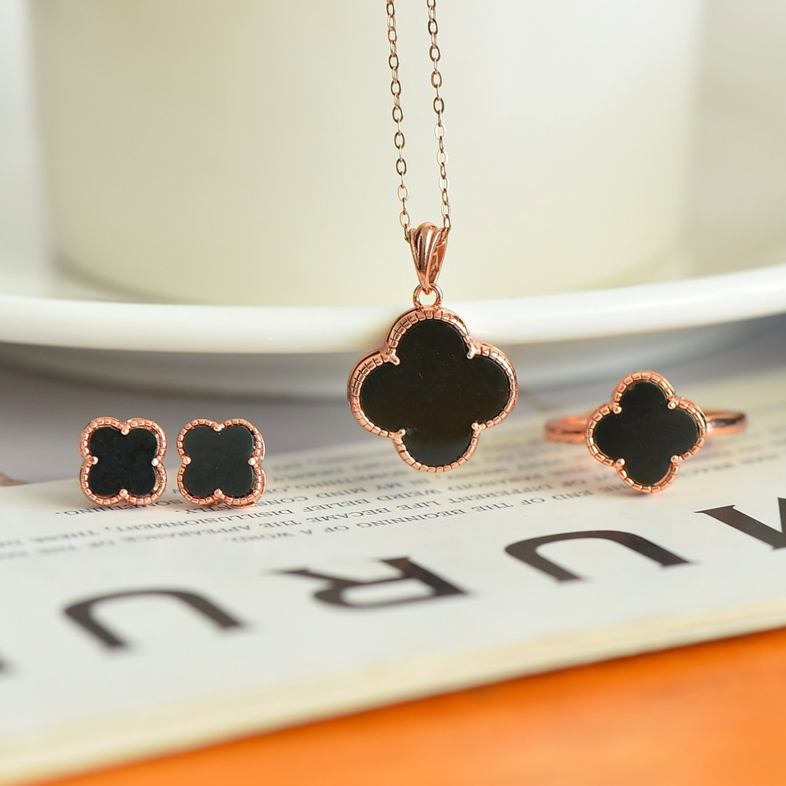 A Set of Fine Sterling Silver-Gold Plated Inlaid Black Jade Jewelries: A Set of Exquisite Sterling Silver-Gold Plated Inlaid Black Jade Jewelry , Size :0.6inx0.6in,0.3inx0.3in,0.4inx0.4in 一套纯银镀金镶黑玉首