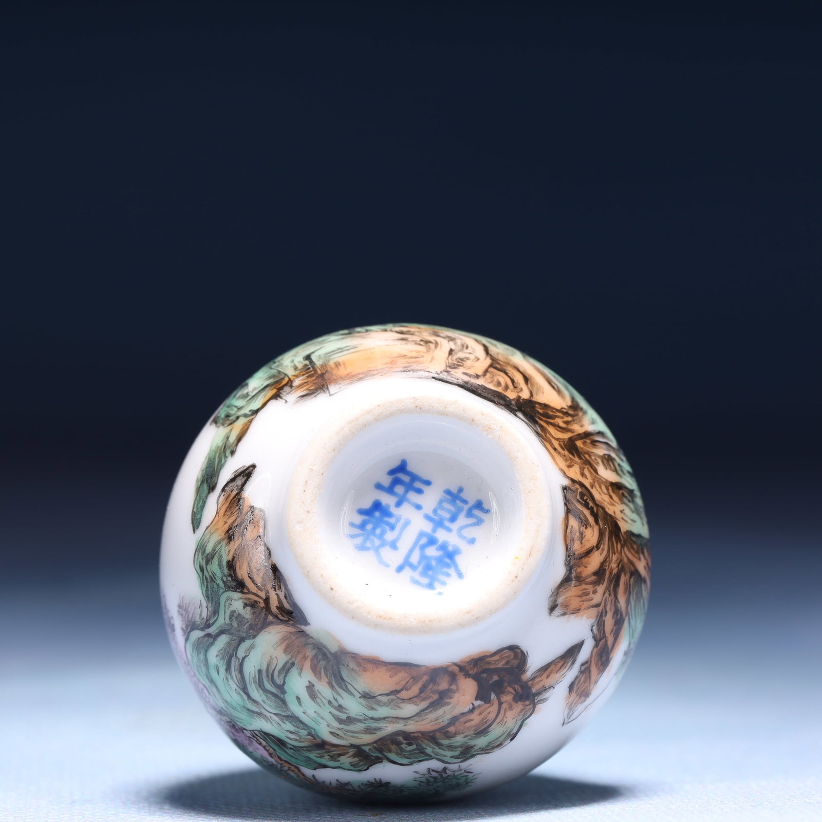 An Exquisite Enamel Landscape Pattern Snuff Bottle - 6