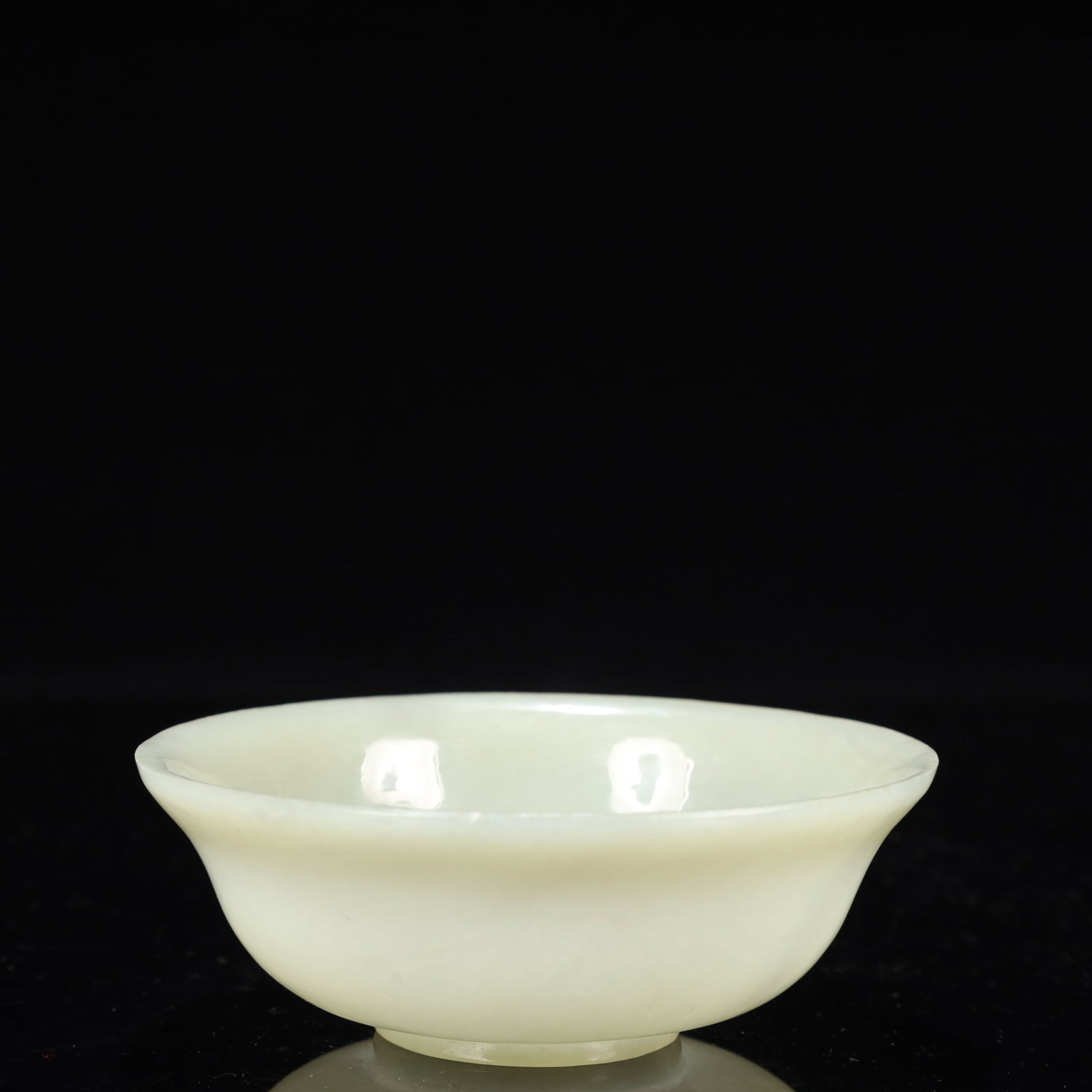 An Exquisite White Jade Bowl: An Exquisite White Jade Bowl,Qing Dynasty, China,Size:4.5inx1.6in,Weight:150g 白玉碗,中国清代
